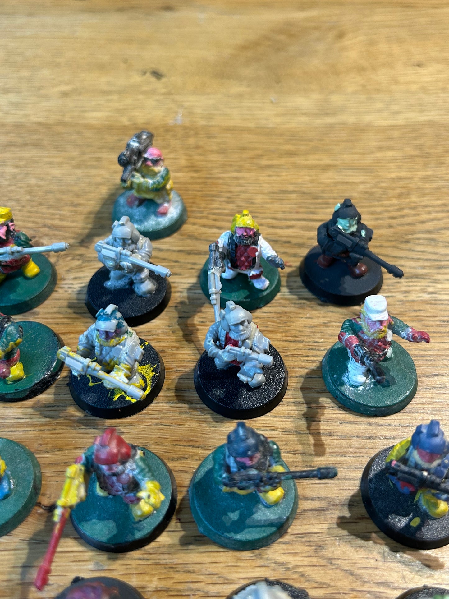 Warhammer 40k Rogue Trader plastic squats x34 (3 are missing heads, 3 missing arms, 7 missing guns)