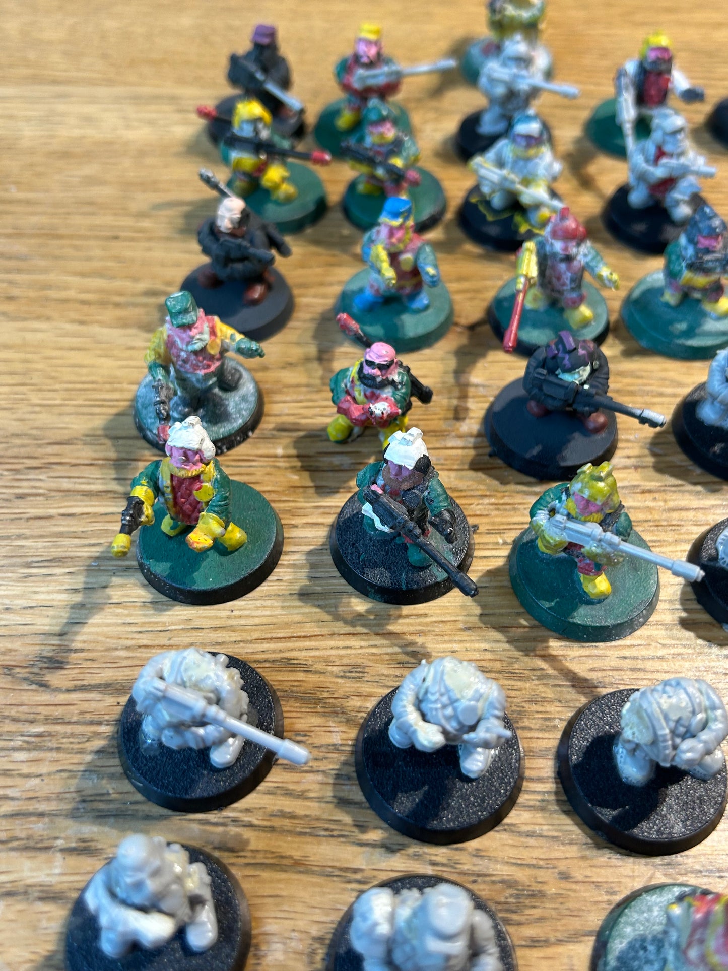 Warhammer 40k Rogue Trader plastic squats x34 (3 are missing heads, 3 missing arms, 7 missing guns)