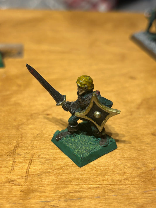 ME-31 01 (v2) Wood Elf w. Sword (variant 2)