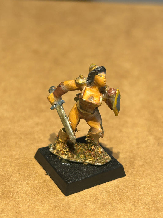 FA19-1 FEMALE FIGHTER - FANTASY ADVENTURERS - 1982 METAL - CITADEL WARHAMMER