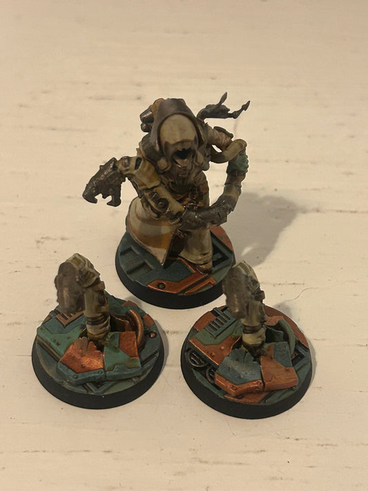 Games Workshop Necromunda House Delaque Psy-Gheist Type 2   And two worms