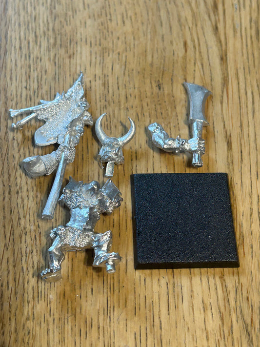 Citadel Warhammer classic Chaos Ogre Command standard bearer