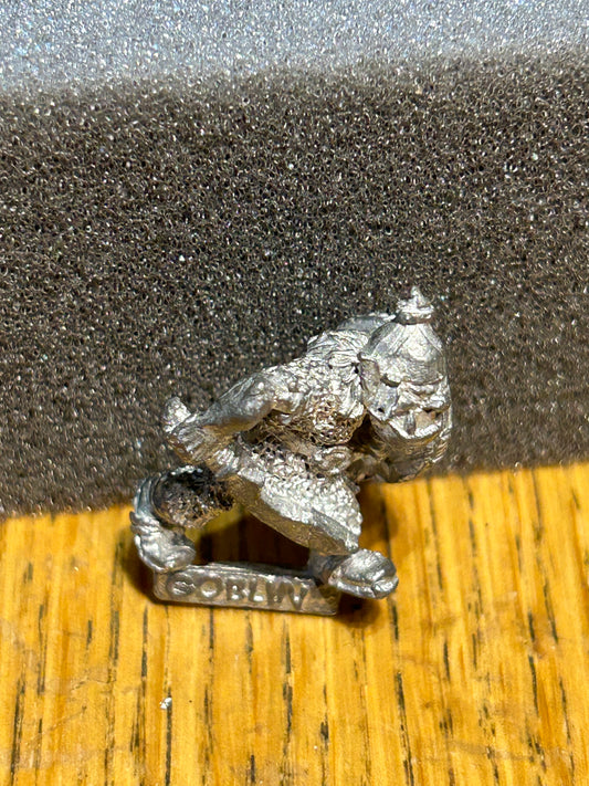 Lord Of The Rings -  ME-74 -  Snagga Goblin with hand weapon and shield, 1985