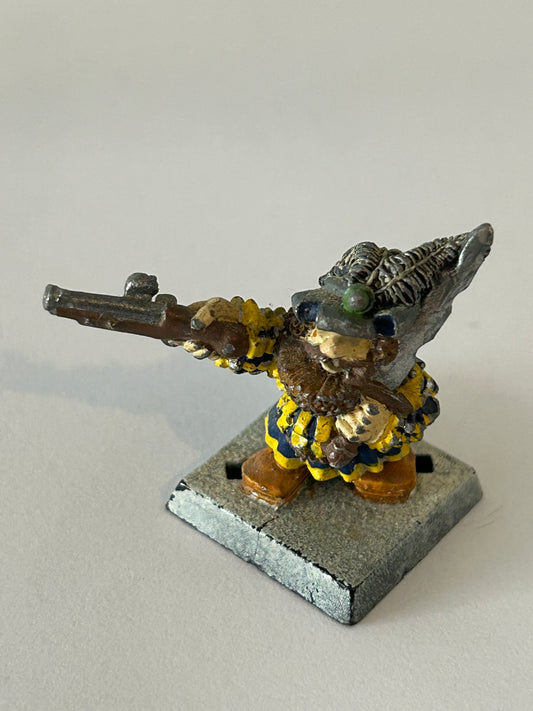 Warhammer fantasy imperial dwarf command champion with pistol