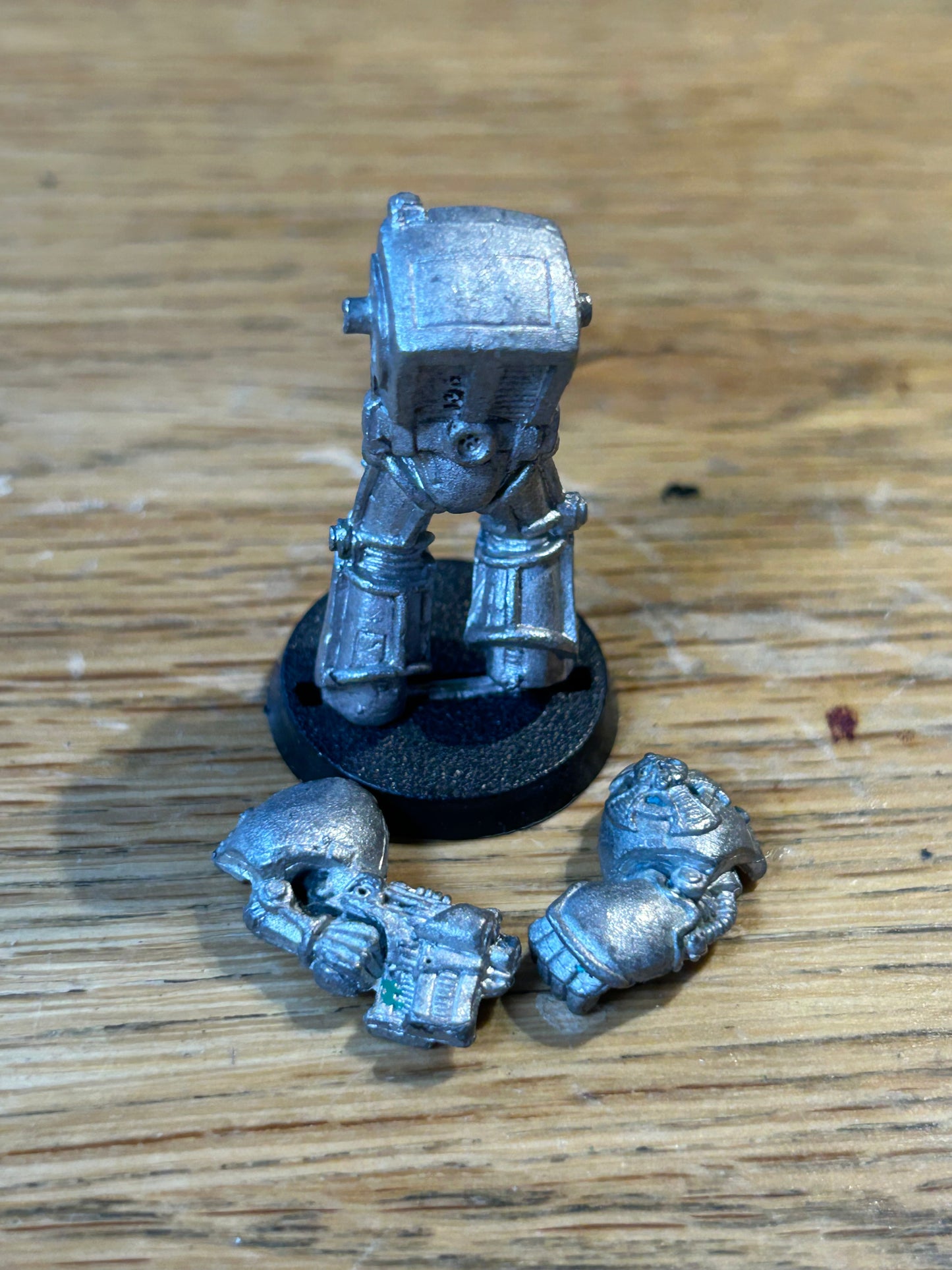 Games Workshop Warhammer 40K Metal Terminator stormbolter and power fist