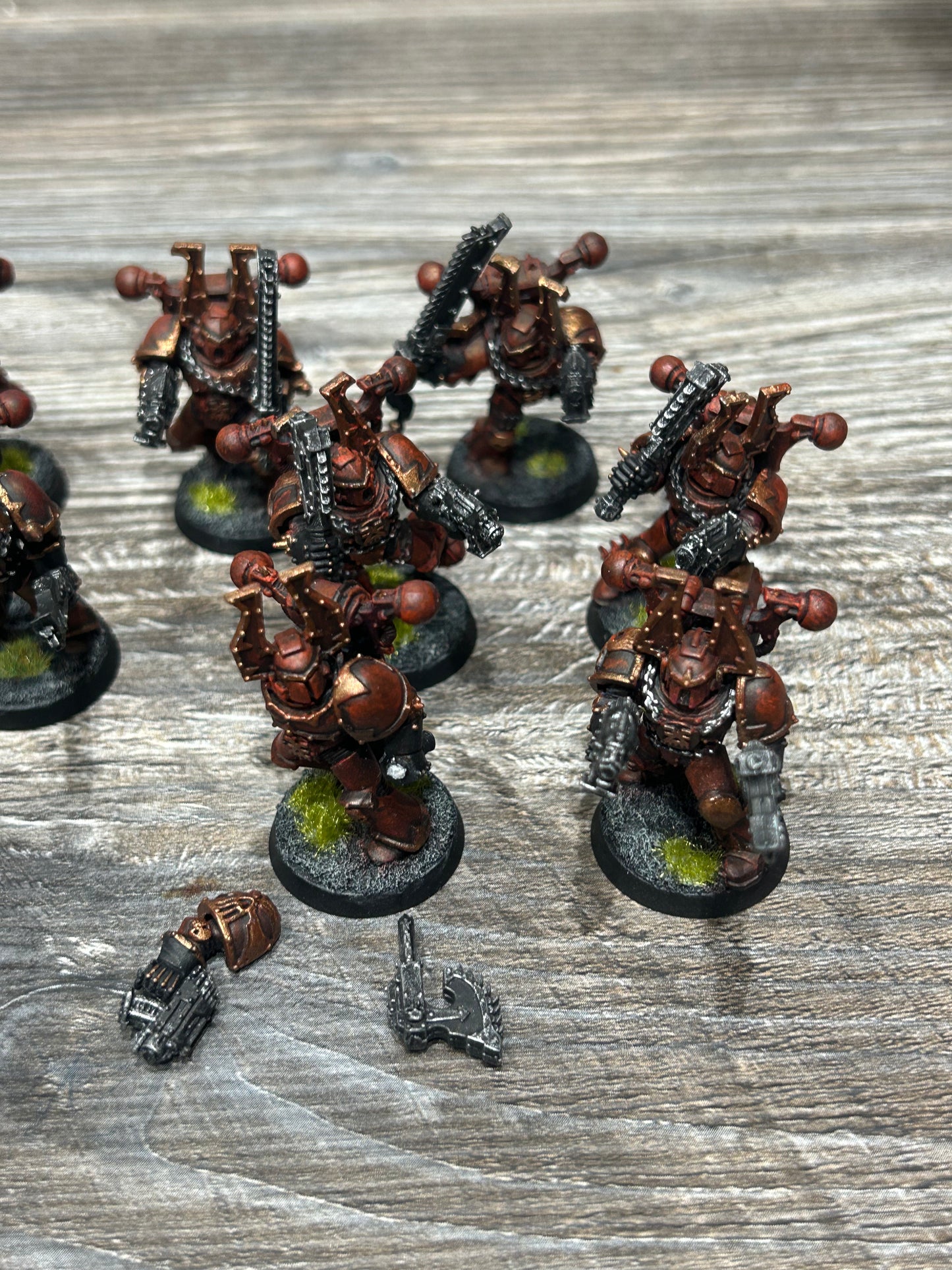 Warhammer 40k World Eaters. 10 X Berzerkers. Chaos space marines (one needs his arm and axe head glued back on)