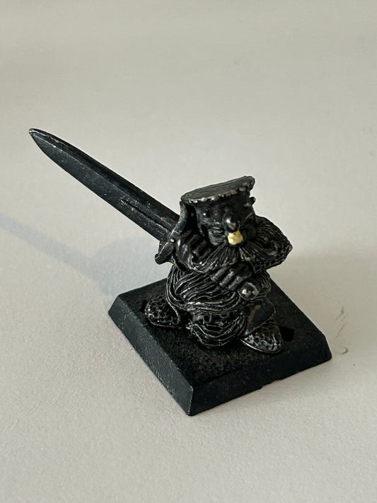 Warhammer fantasy marauder miniatures dwarf long beard with double handed sword