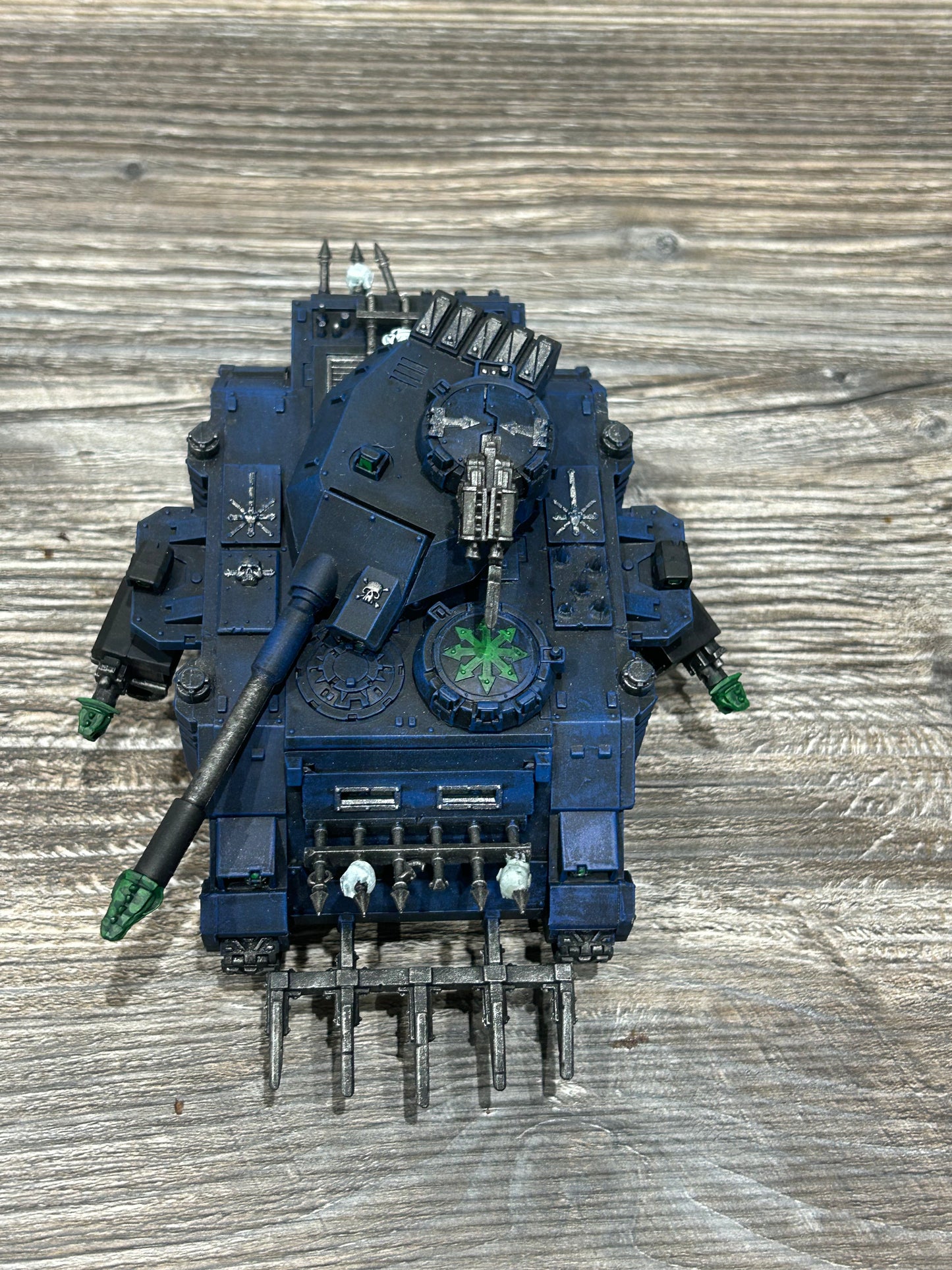 40k Chaos Space Marines PREDATOR Well Painted GW (back spike rack is missing some spikes)