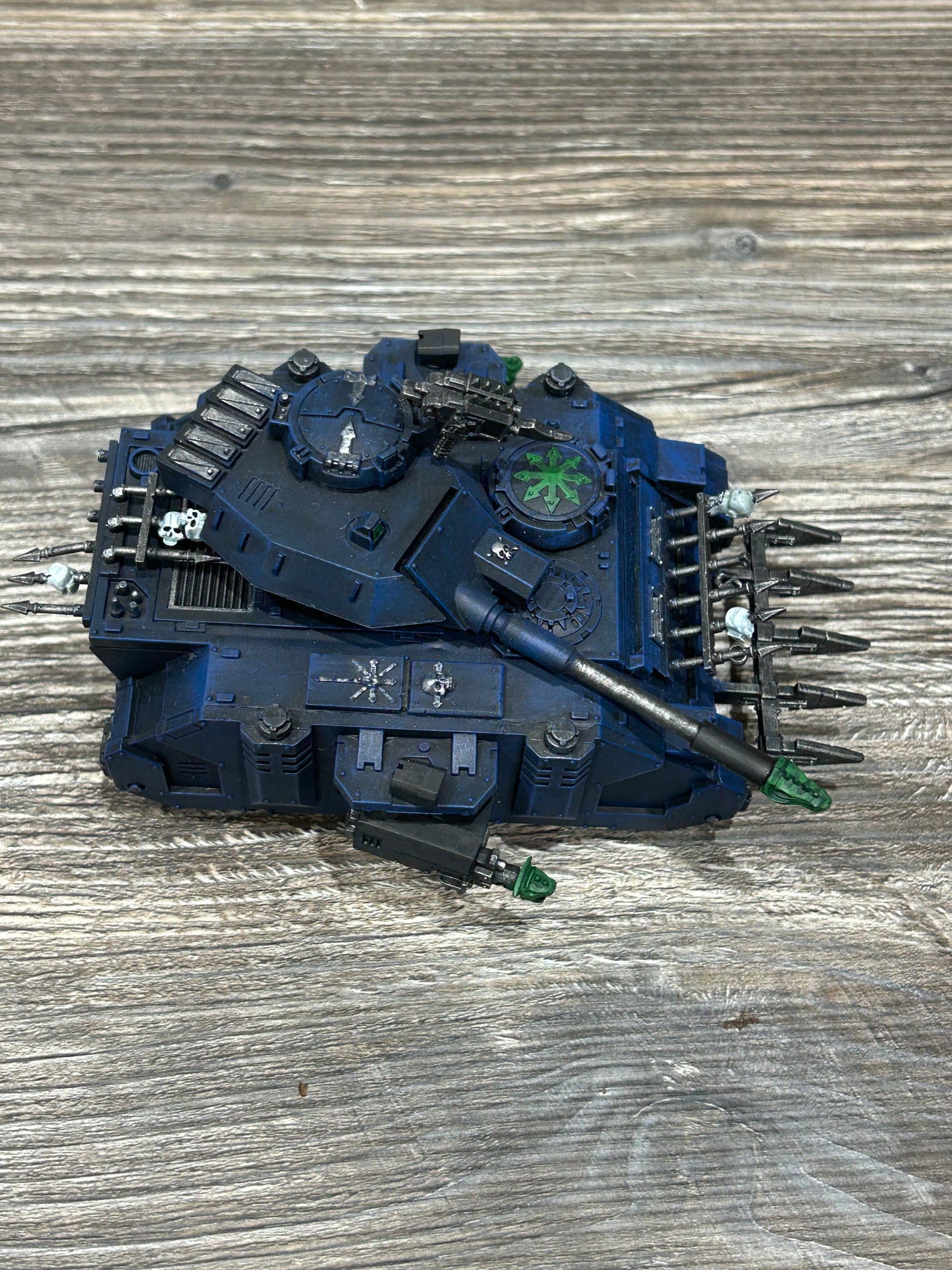 40k Chaos Space Marines PREDATOR Well Painted GW (back spike rack is missing some spikes)