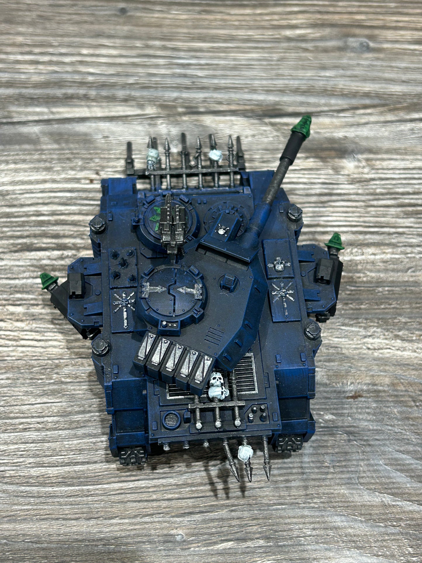 40k Chaos Space Marines PREDATOR Well Painted GW (back spike rack is missing some spikes)