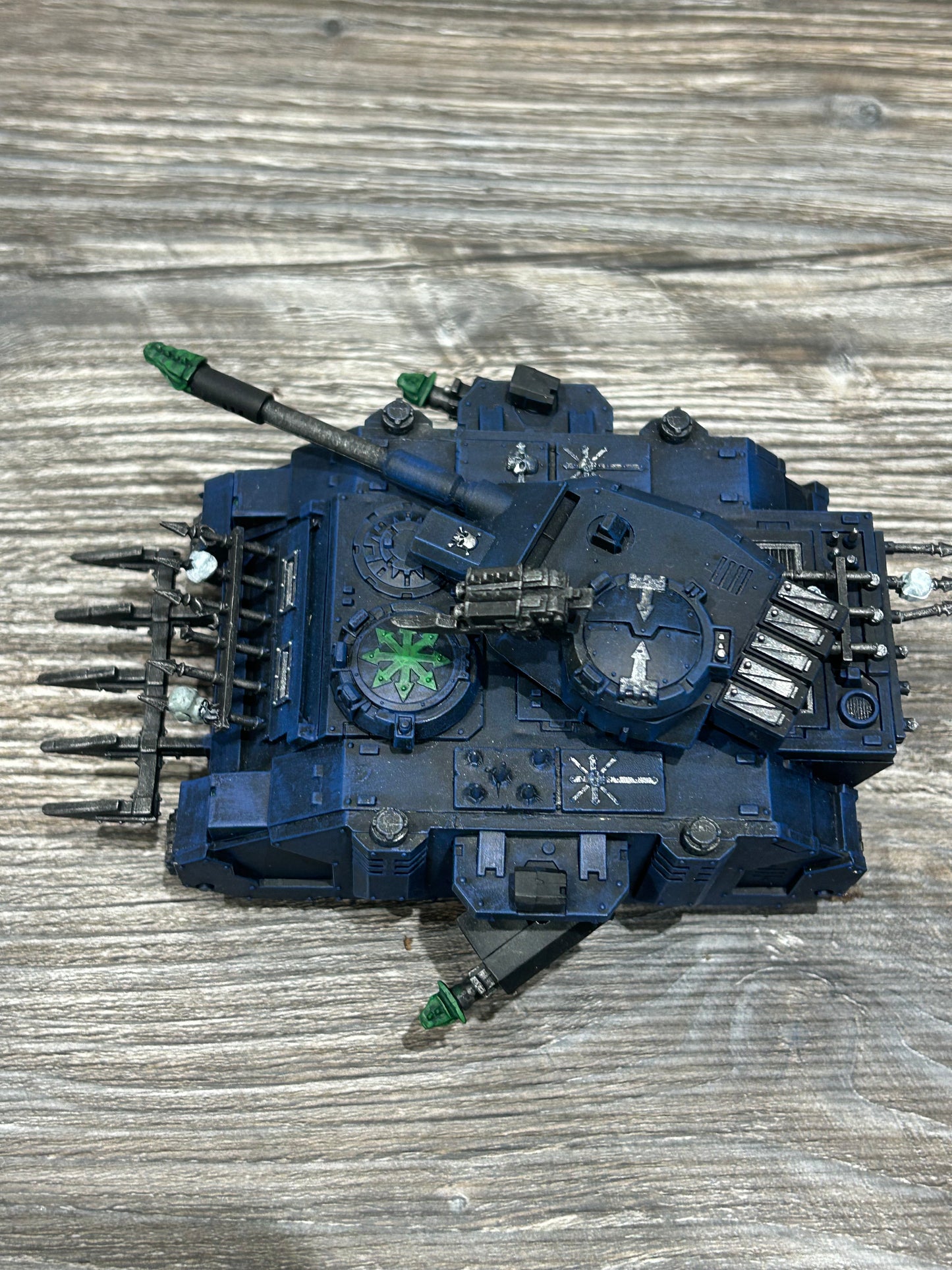 40k Chaos Space Marines PREDATOR Well Painted GW (back spike rack is missing some spikes)