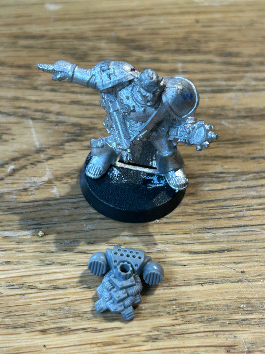 Warhammer 40K Space Marines Classic Veteran Sergeant with Auspex metal