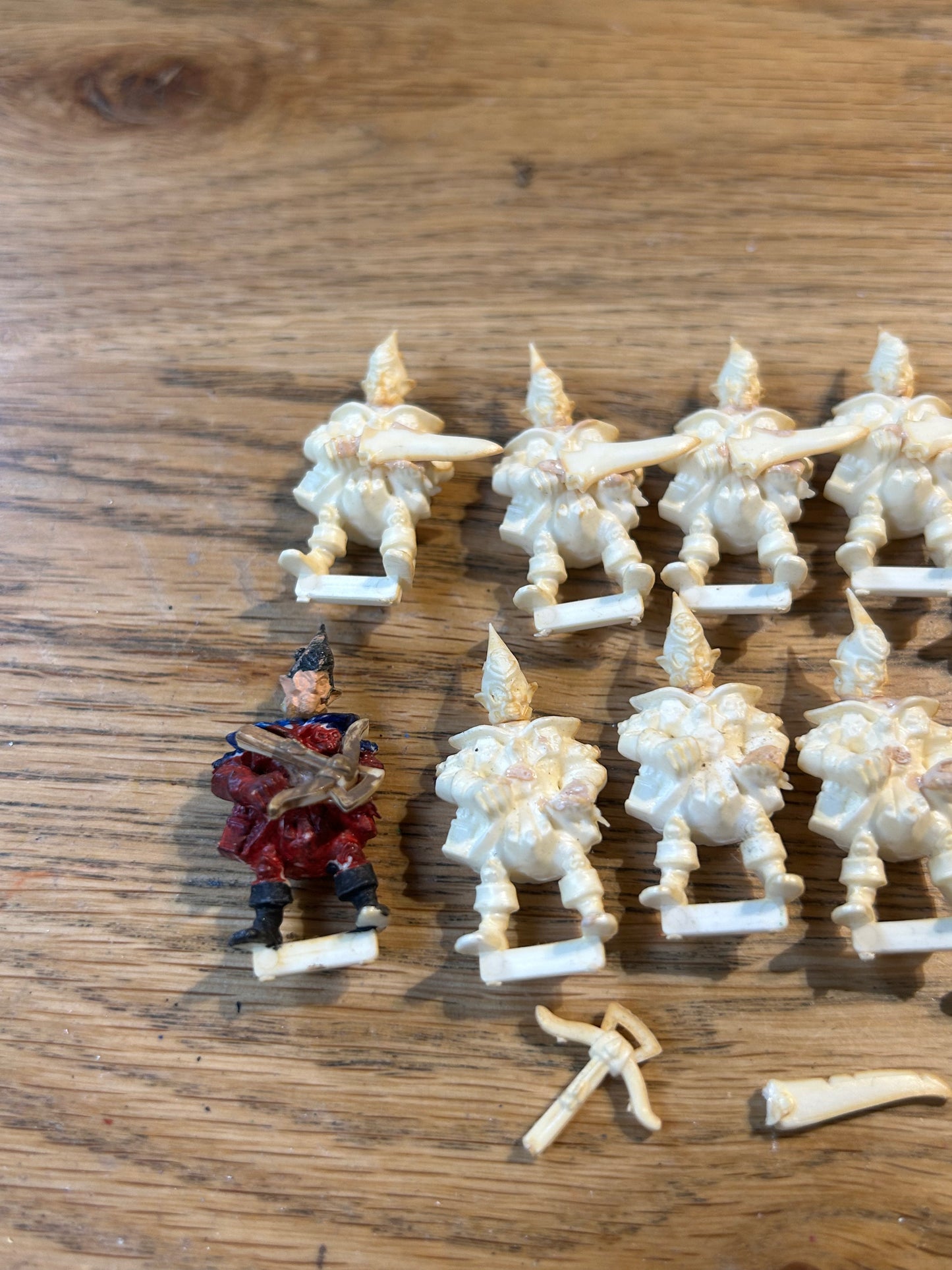 Warhammer fantasy regiments old world Dark elves x10 (only two crossbows, the rest have swords or are unarmed)
