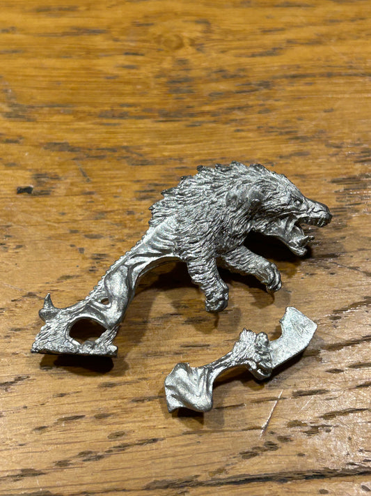 Warhammer Fantasy Old World chaos hound (missing a horn)