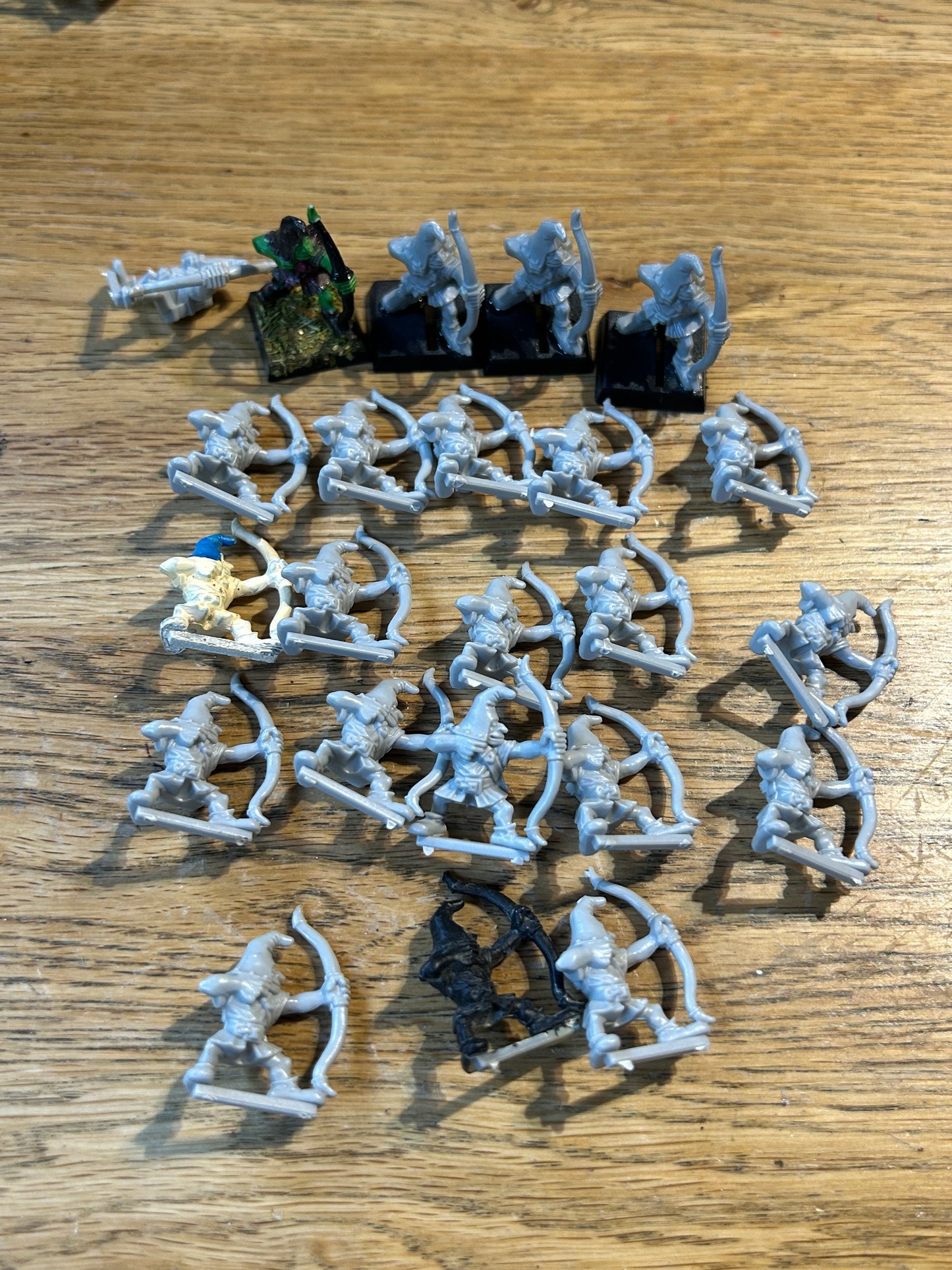 Warhammer fantasy 4th edition monopose night goblin archers x23 (3 of the ones on stands are missing Tabs)
