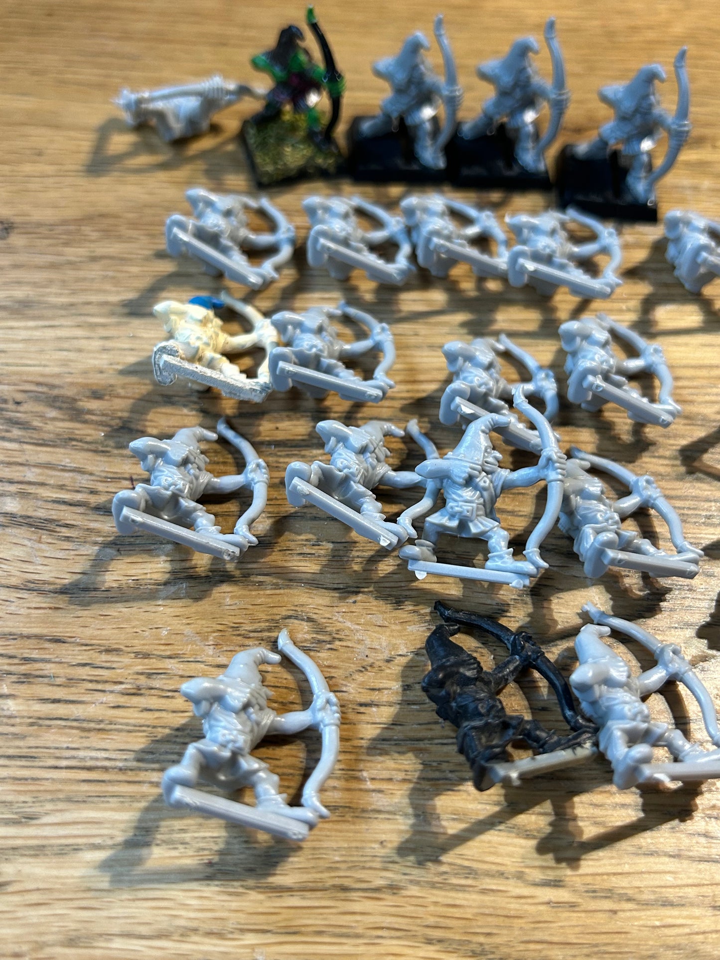 Warhammer fantasy 4th edition monopose night goblin archers x23 (3 of the ones on stands are missing Tabs)