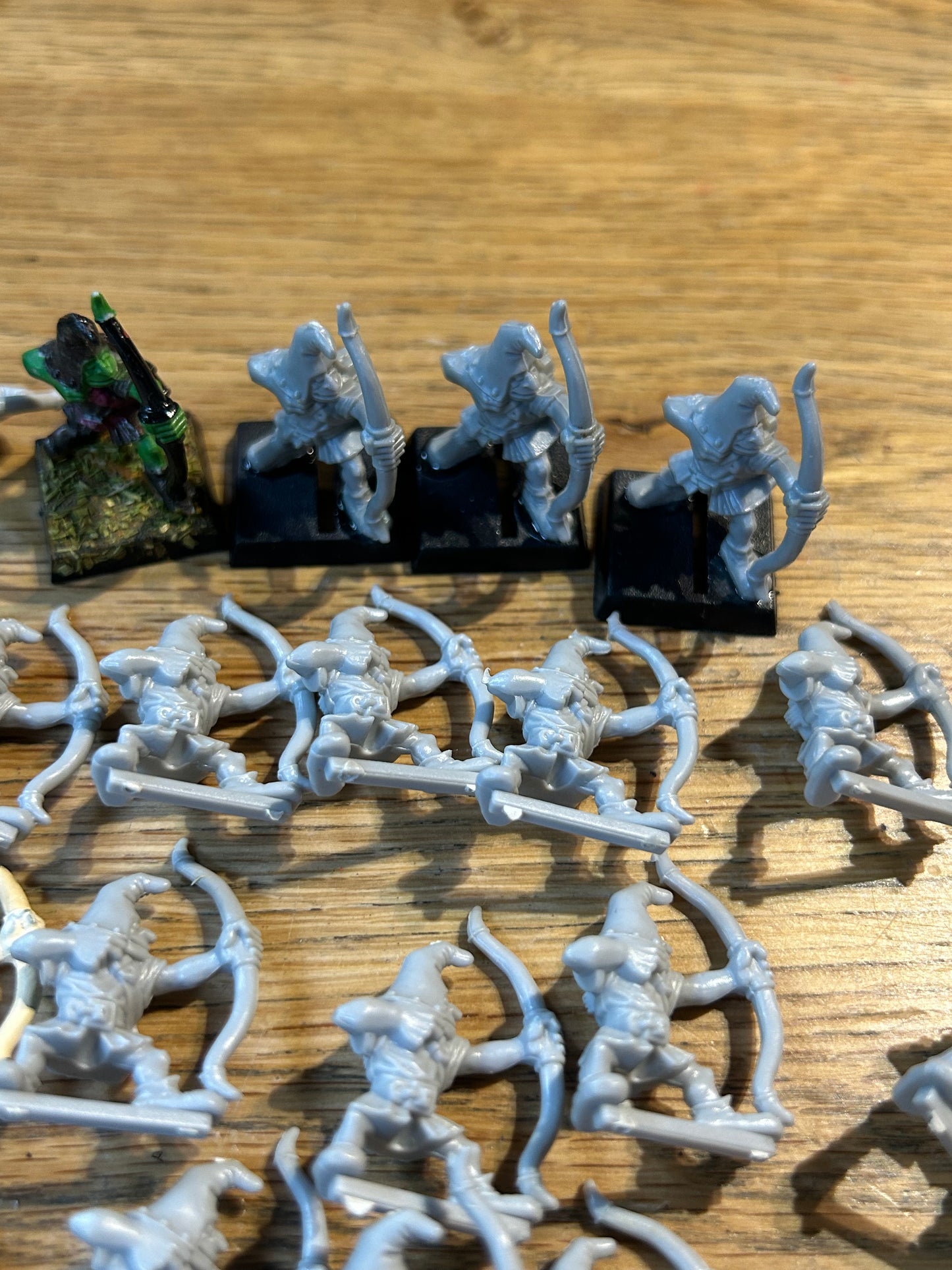 Warhammer fantasy 4th edition monopose night goblin archers x23 (3 of the ones on stands are missing Tabs)