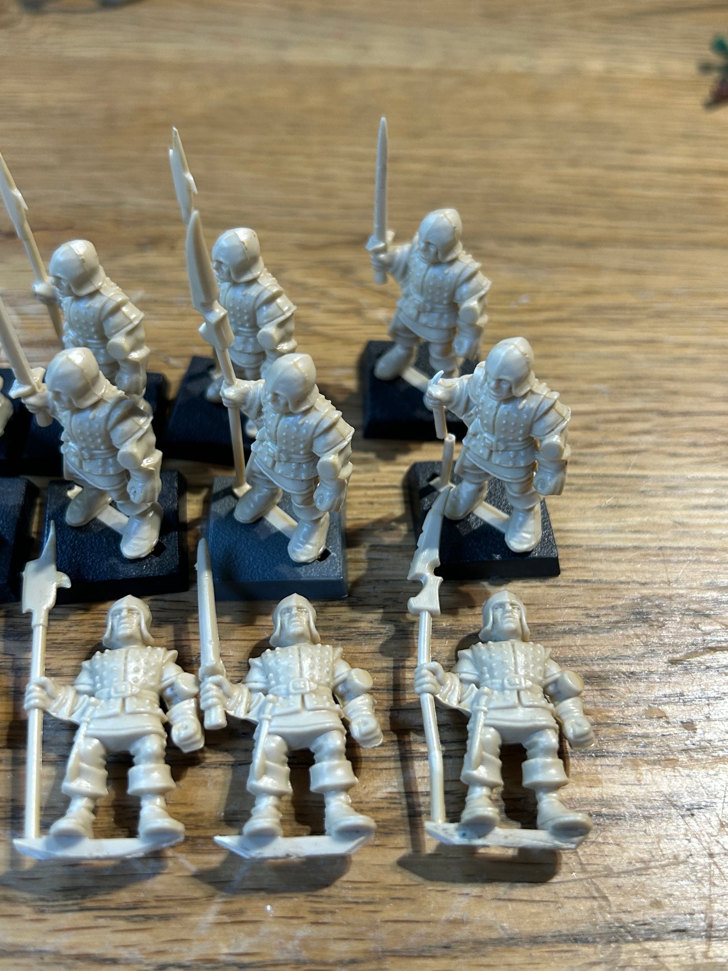 Advanced Heroquest Men-at-Arms x 12 A Warhammer (one has a broken halberd)