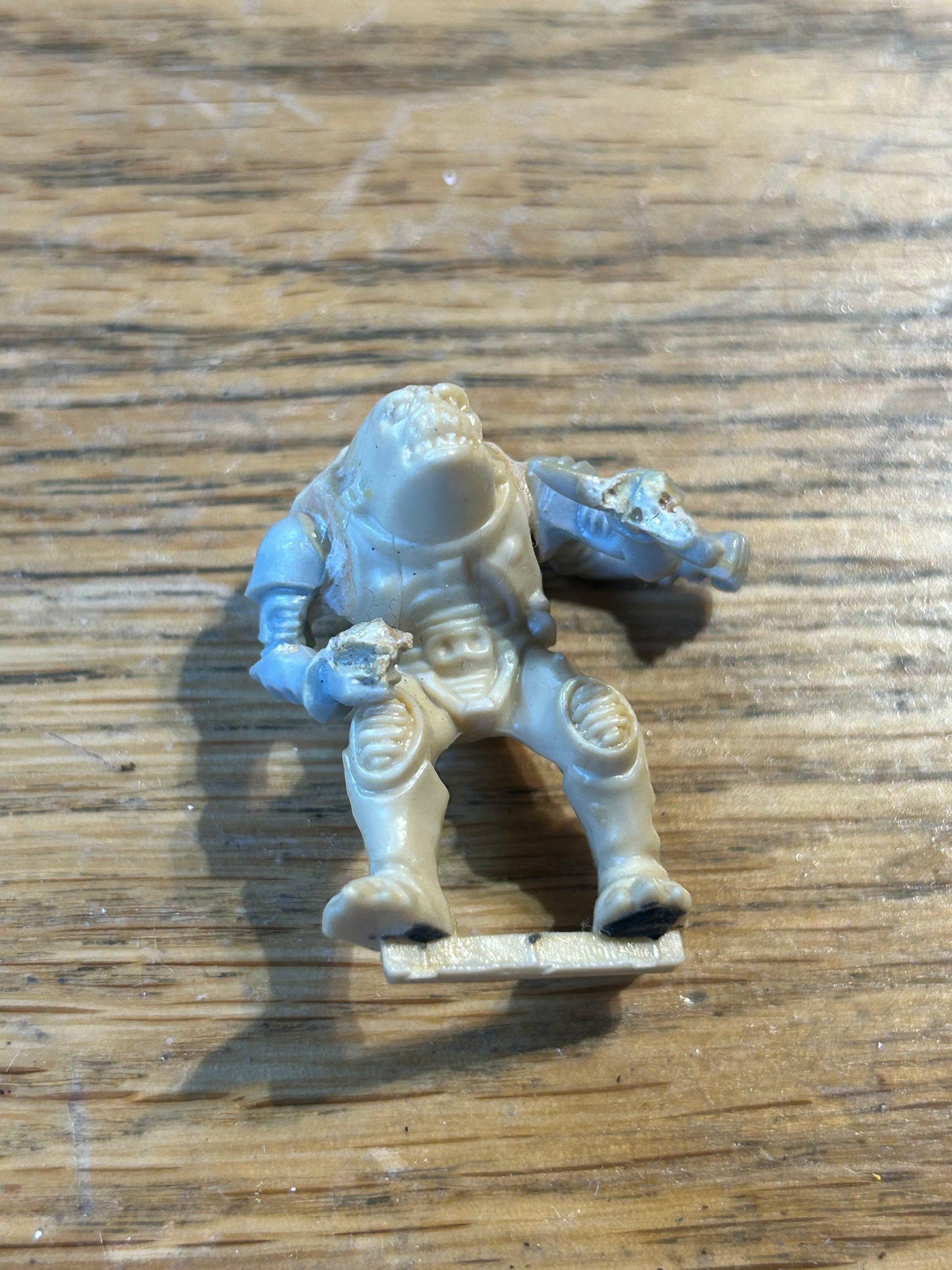 Warhammer 40k/ Rogue Trader Genestealer hybrid x2 (missing an arm and the one with two arms has a broken claw)