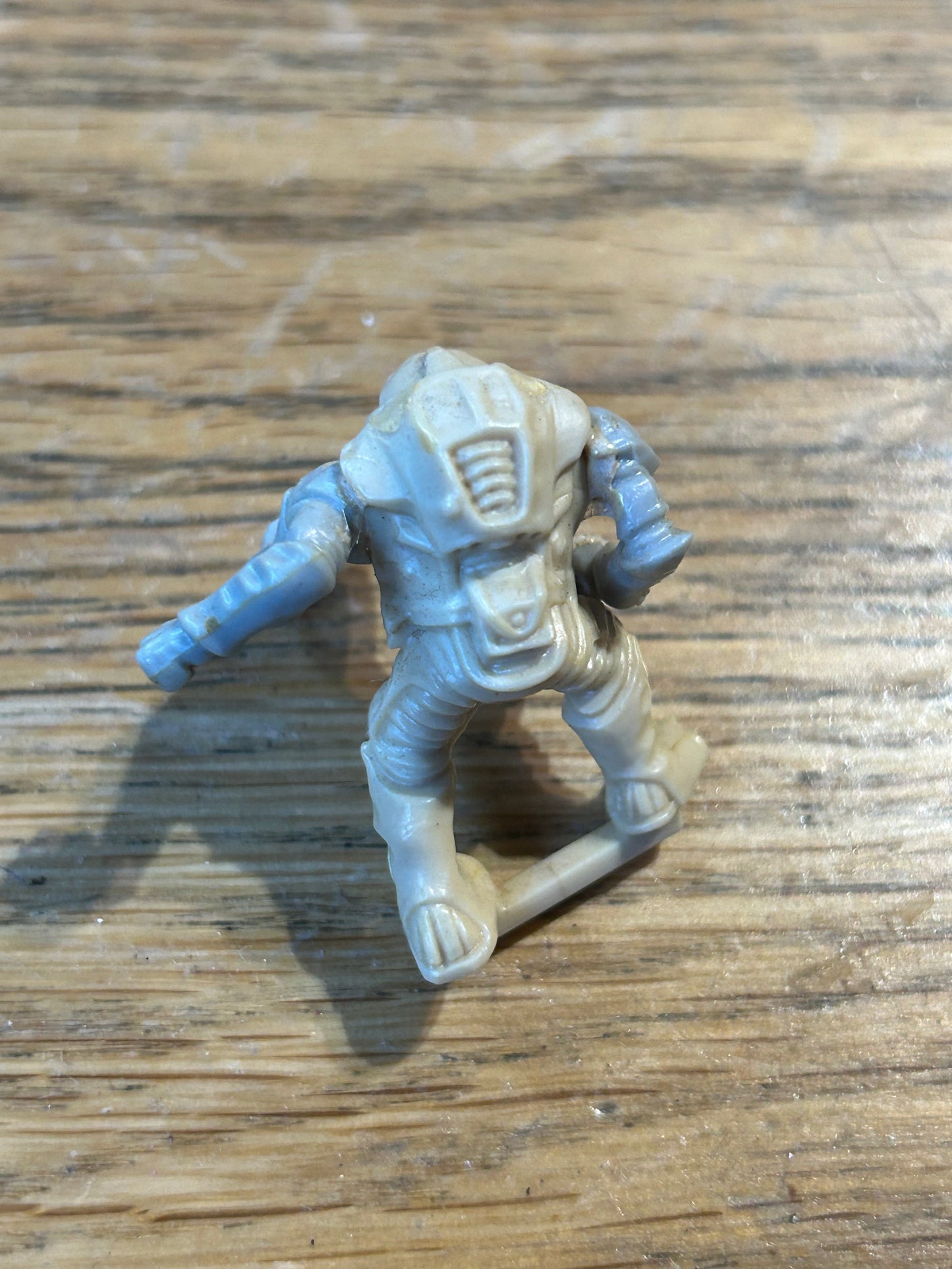 Warhammer 40k/ Rogue Trader Genestealer hybrid x2 (missing an arm and the one with two arms has a broken claw)