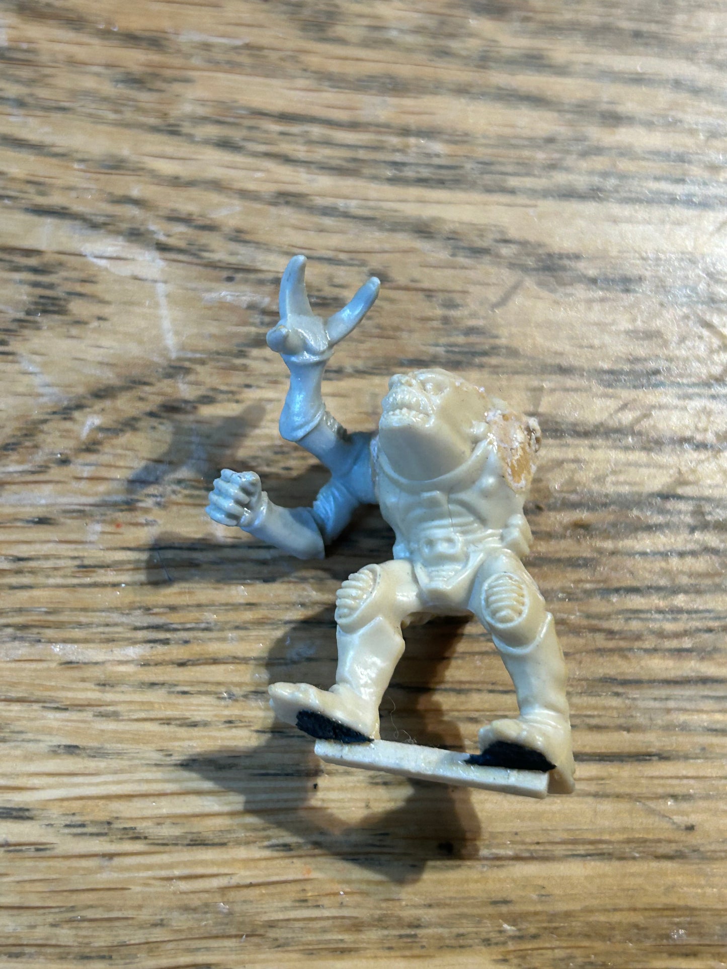 Warhammer 40k/ Rogue Trader Genestealer hybrid x2 (missing an arm and the one with two arms has a broken claw)