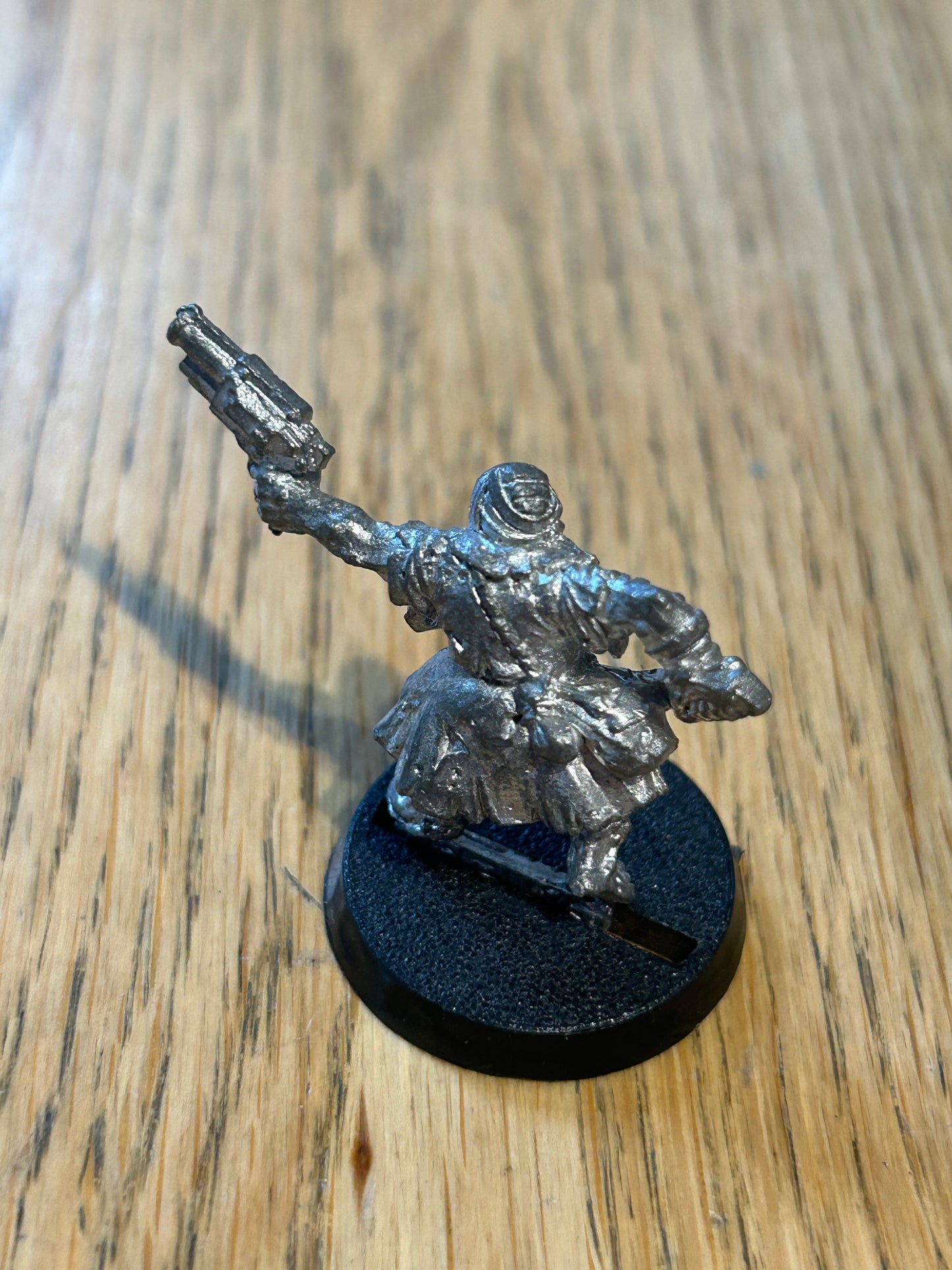 Warhammer 40k Necromunda Scavvy Ganger with stub gun and knife Metal Scavvies