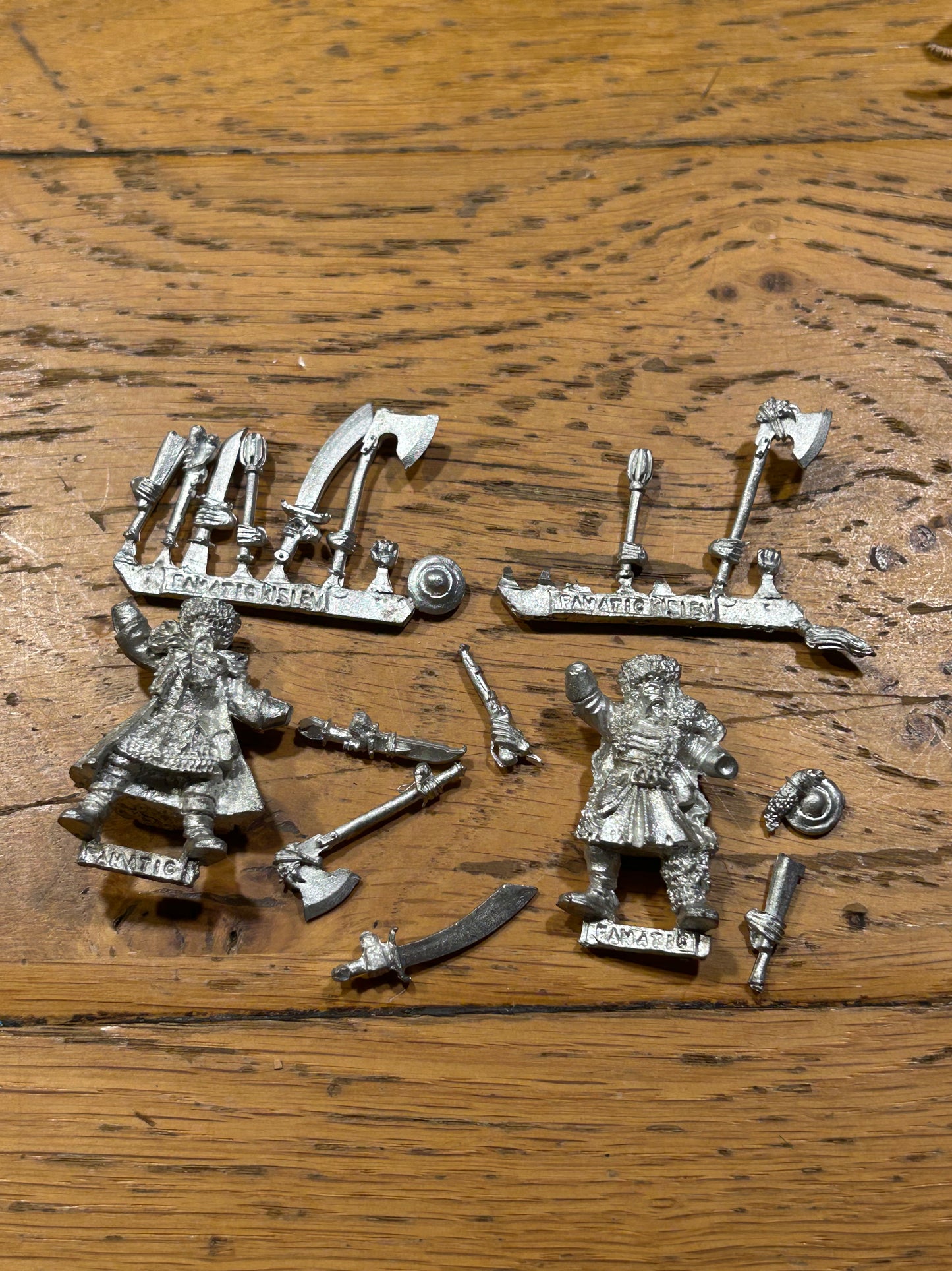 GW Mordheim 28mm Plastic Kislevite Druzhina (Captain) x2 (both sculpts with one complete and unclipped weapons Sprue and another clipped one).