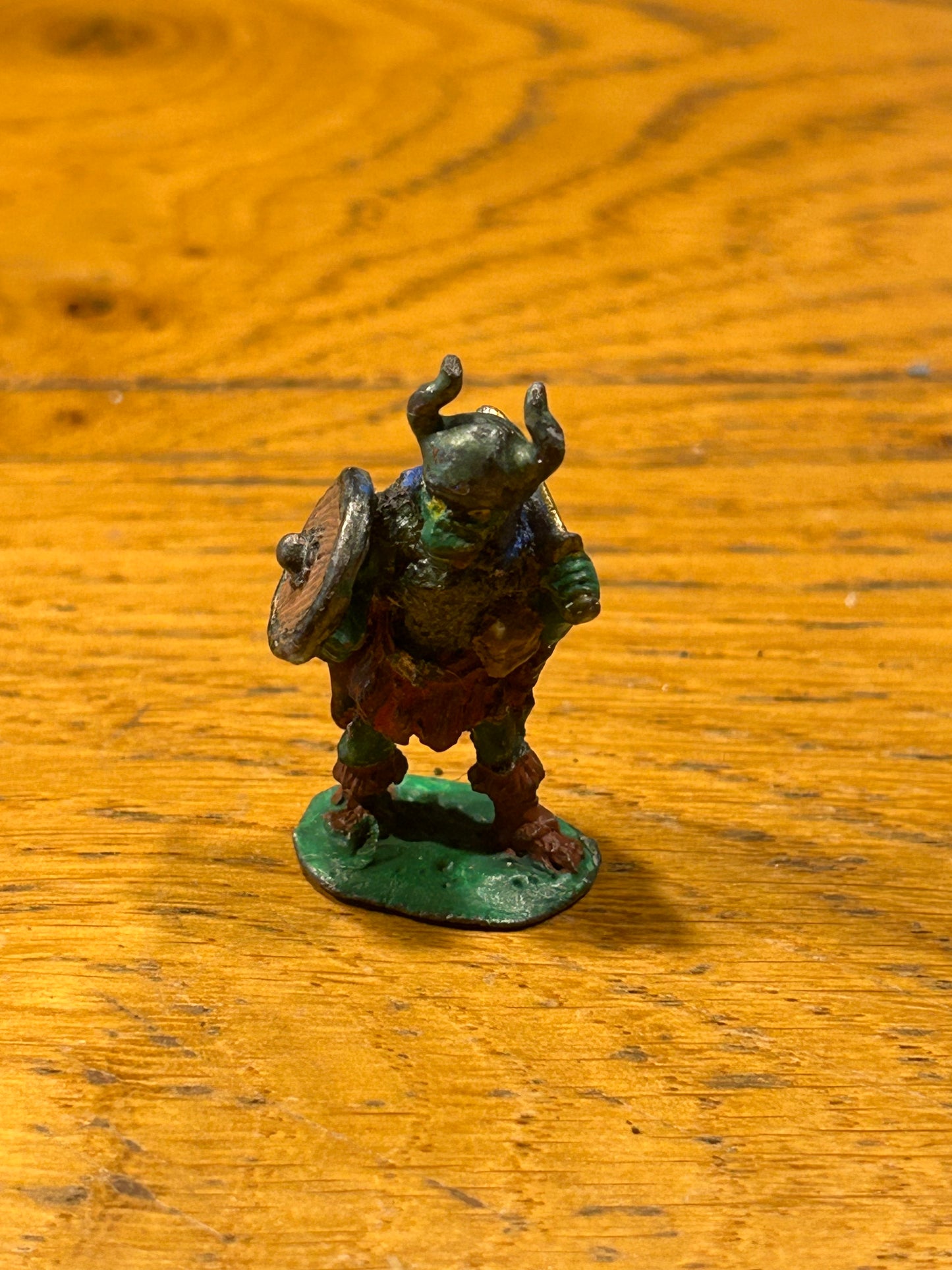 Citadel -  Preslotta - Warhammer fantasy  - C36  - Class Hobgoblin warrior with sword and shield - 1984
