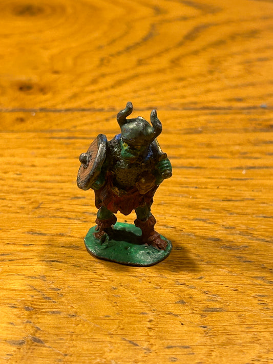 Citadel -  Preslotta - Warhammer fantasy  - C36  - Class Hobgoblin warrior with sword and shield - 1984