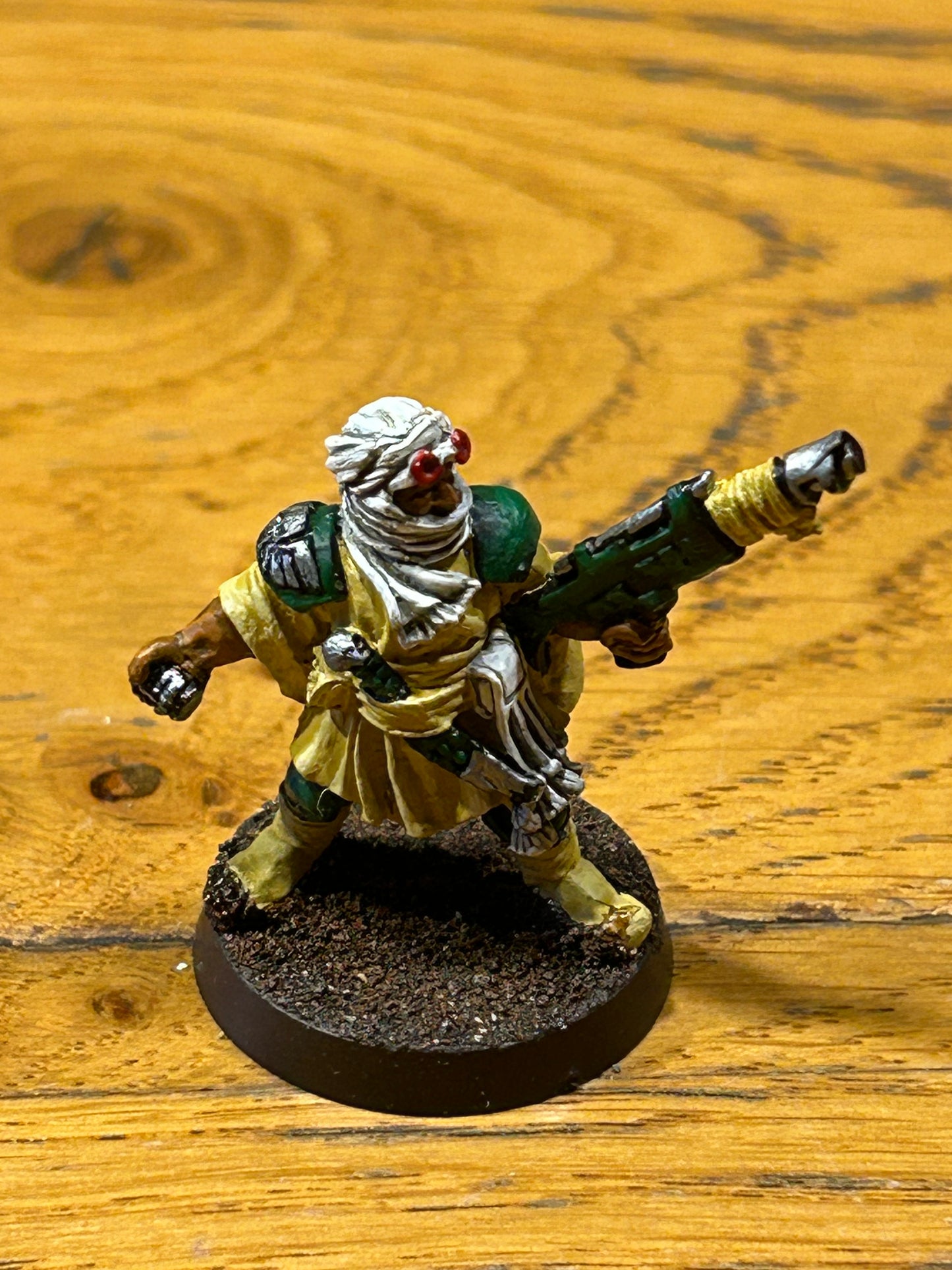 Tallarn Desert Raider Throwing Grenade Imperial Guard - Warhammer 40K (nicely painted)