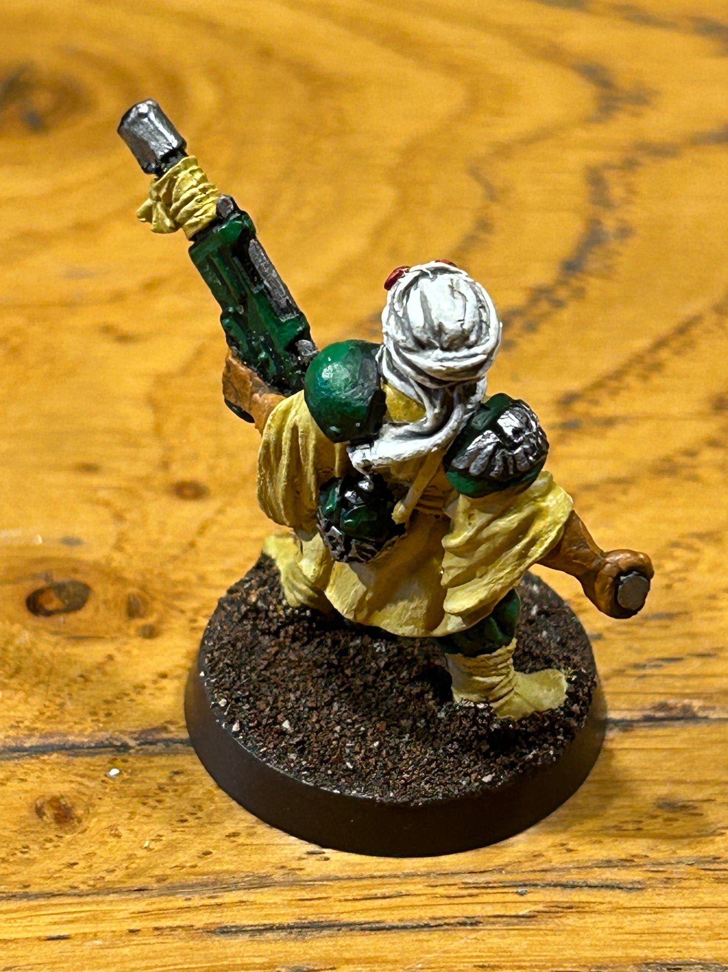Tallarn Desert Raider Throwing Grenade Imperial Guard - Warhammer 40K (nicely painted)