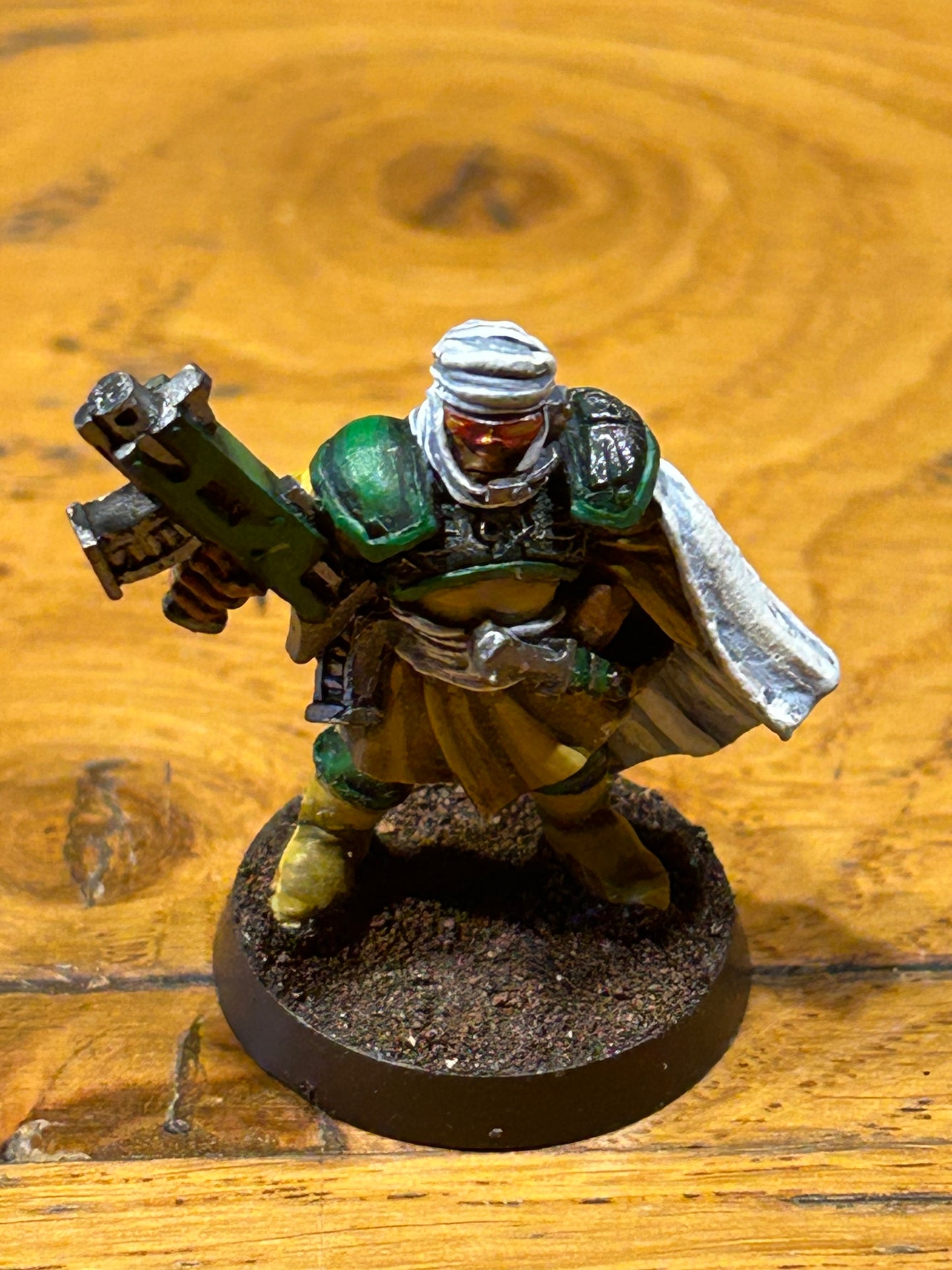 Warhammer 40K Tallarn Desert trooper Lieutenant with boltgun imperial guard (nicely painted)