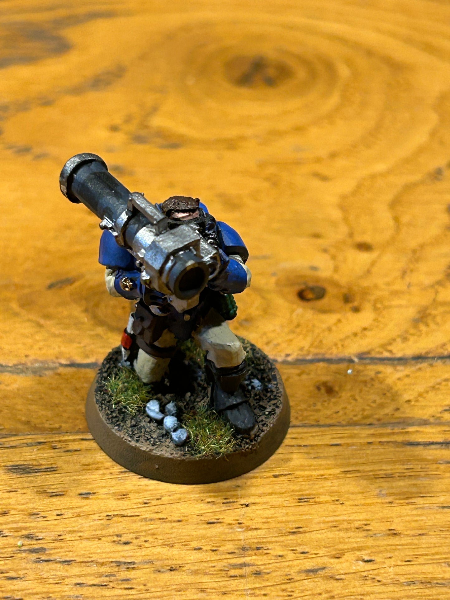 Warhammer 40k Space Marine Metal Scout rocket launcher (well painted)