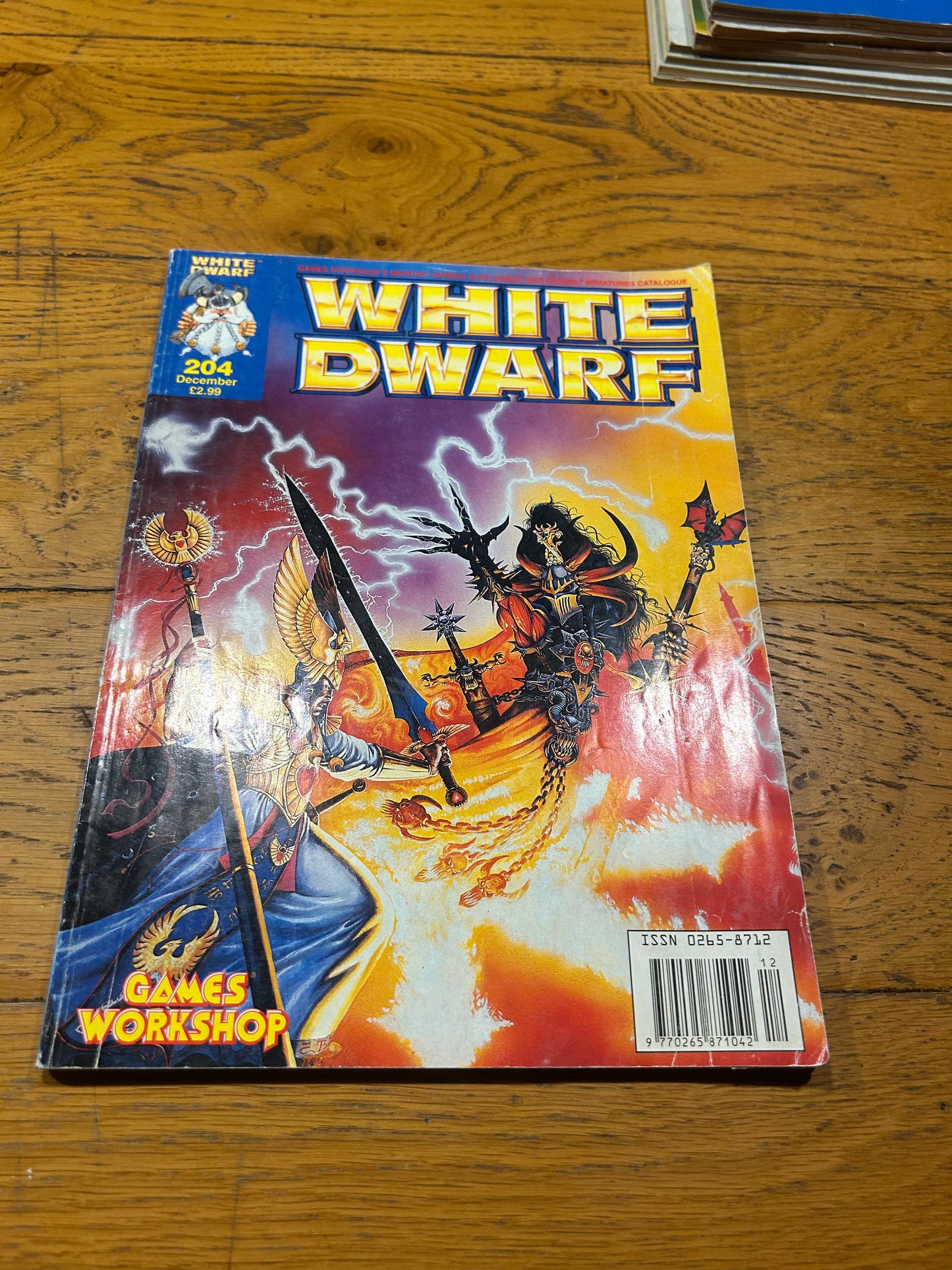 White dwarf issue 204 (includes half the card inserts)