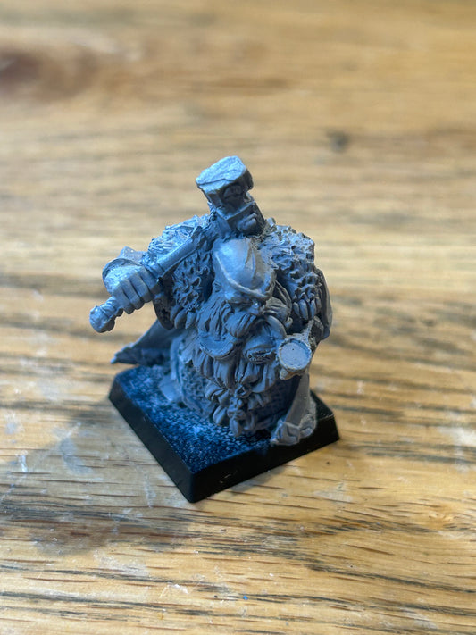 Warhammer fantasy dwarf lord with hammer and pipe
