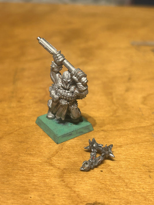 Warhammer fantasy warriors of chaos marauder with double handed flail
