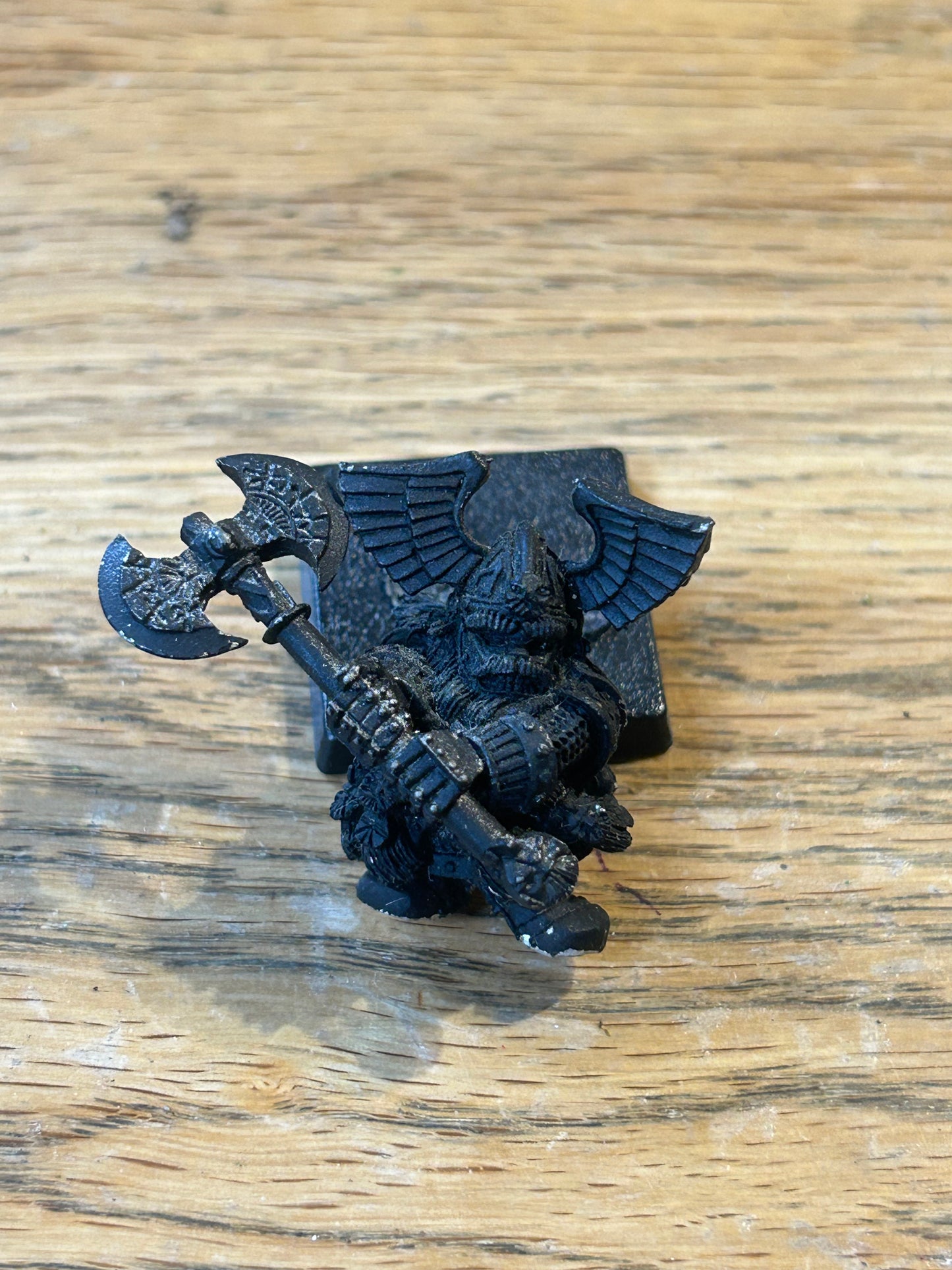 Warhammer fantasy dwarf lord or thane in gromril armour with double handed axe (no tab)