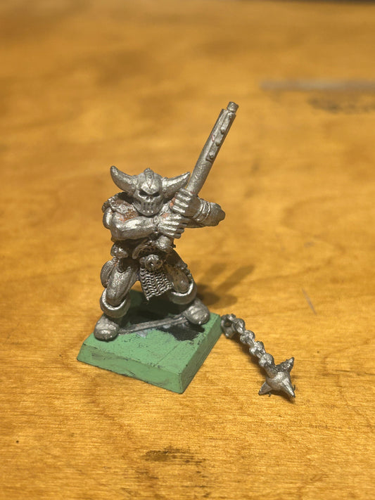 Warhammer fantasy warriors of chaos marauder with double handed flail