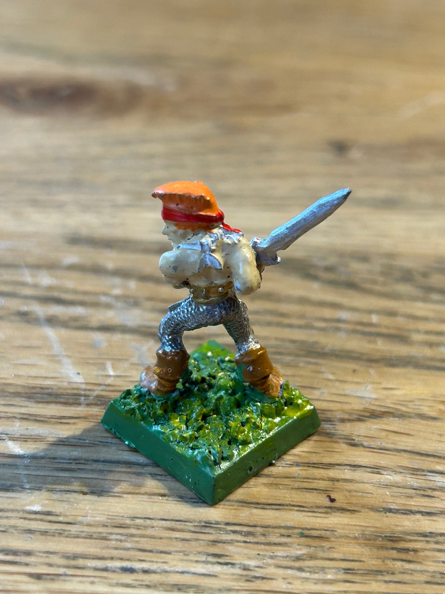 Warhammer Fantasy old world wood elf  Elf Wardancer ELF5 Hathnir sword and bandaged arm