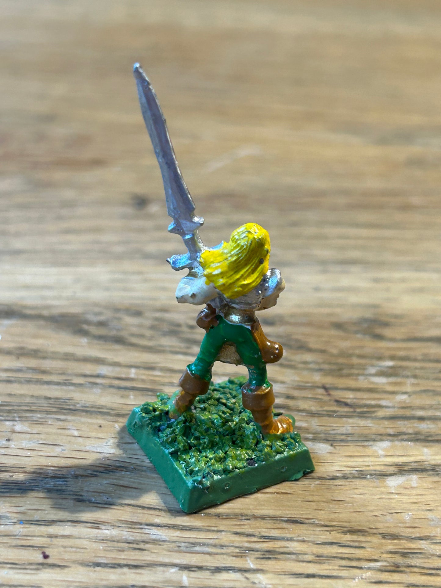 Warhammer Fantasy old world wood elf  wardancer with double handed sword Kaer