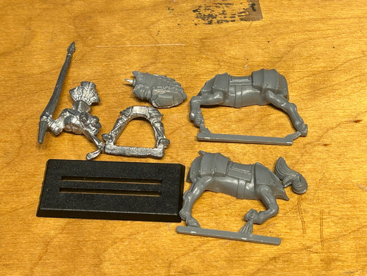 WARHAMMER - FANTASY - EMPIRE - MOUNTED REIKSGUARD - horse tail needs regluing
