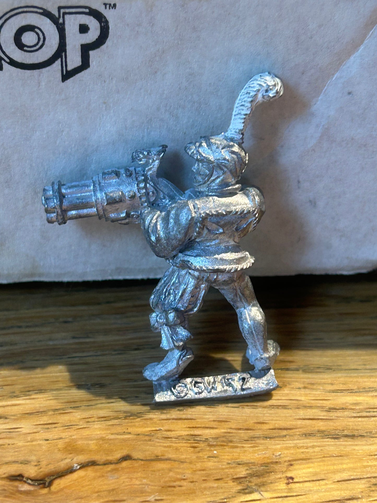 Warhammer fantasy Empire War Wagon Crew Man with Repeating Handgun Metal