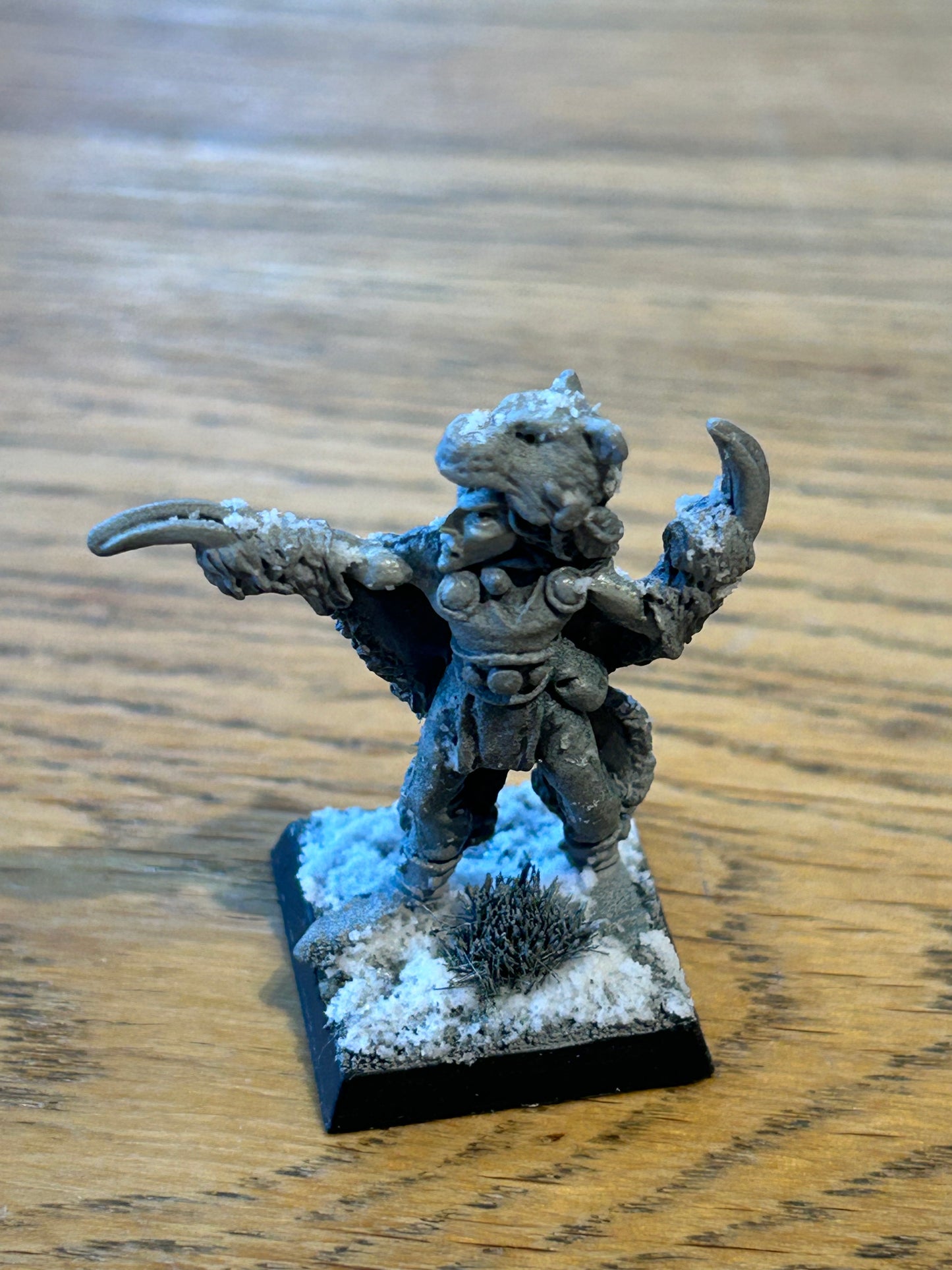 Citadel Miniatures Elven Animal Keeper (ELF5) - Ursus Bear Keeper and Bear