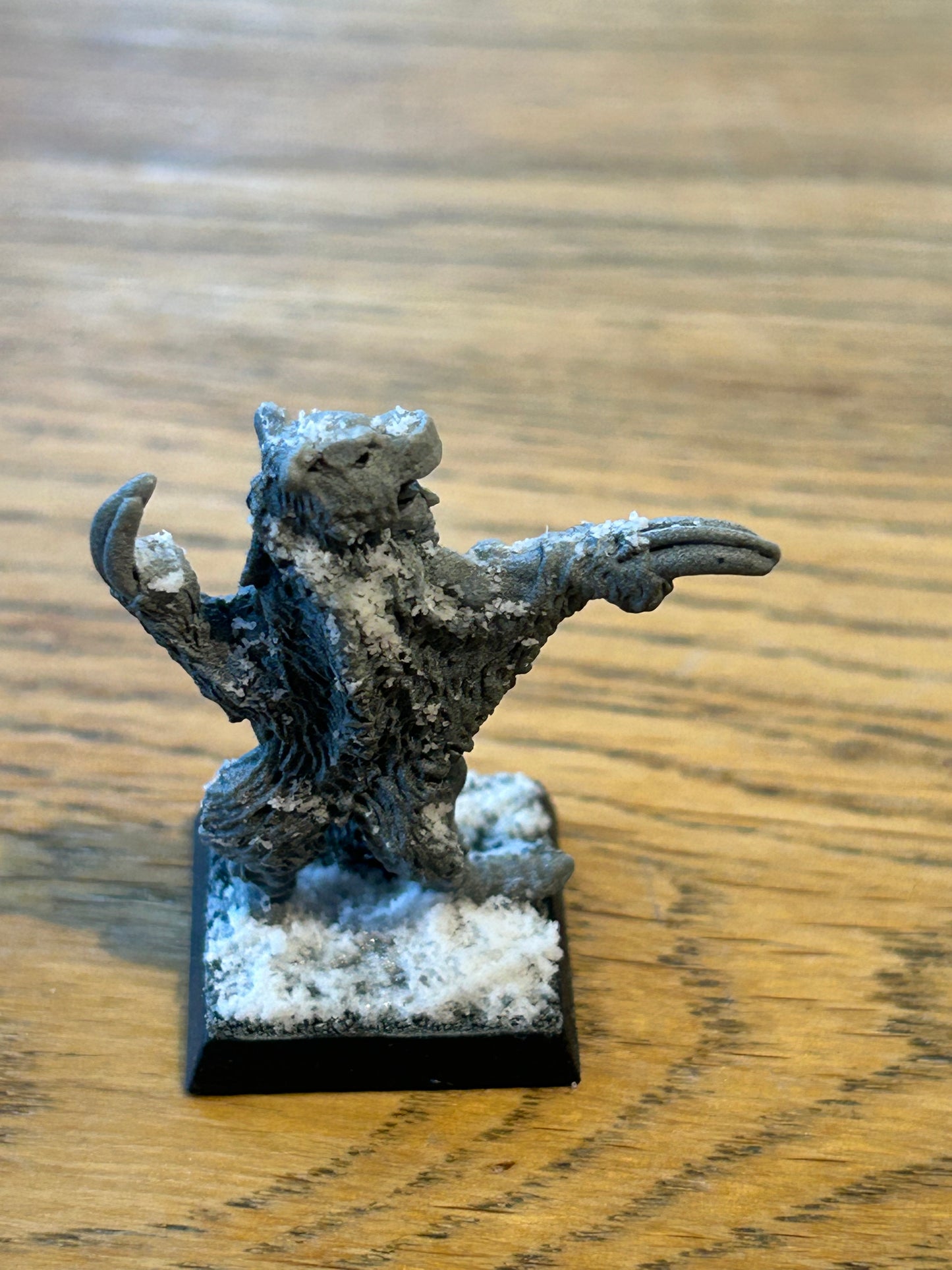 Citadel Miniatures Elven Animal Keeper (ELF5) - Ursus Bear Keeper and Bear