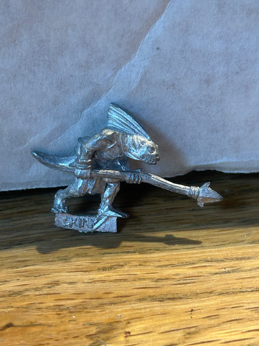Warhammer fantasy salamander hunting party skink (9 available, all with a slightly different bend to spear)