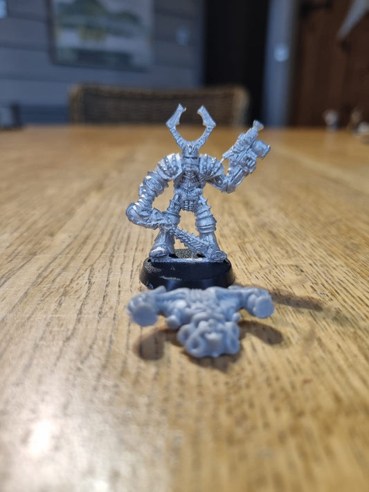 Warhammer 40k Rogue Trader Chaos Space Marine renegade with bolter - Metal with back pack