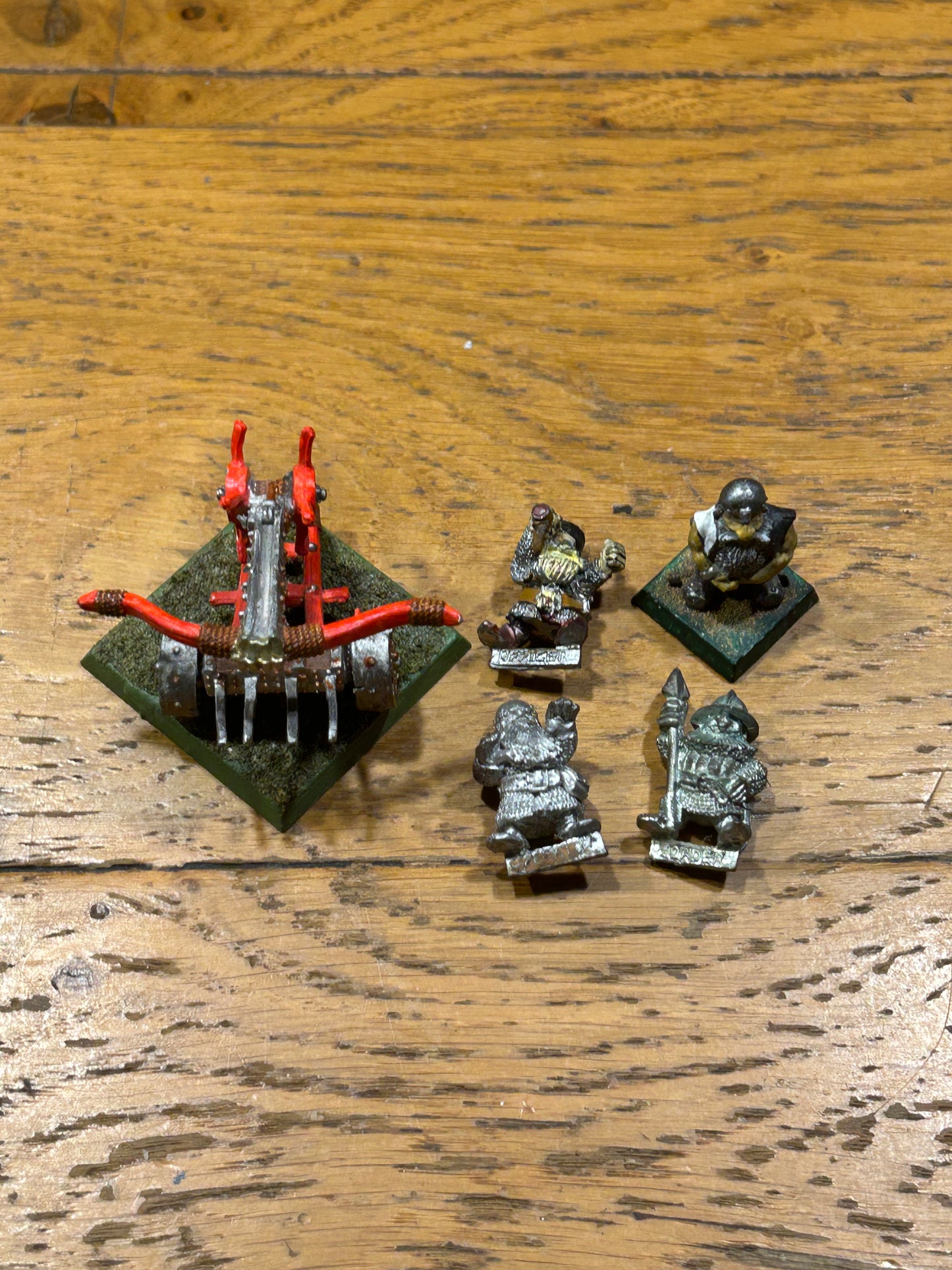 Warhammer fantasy dwarf bolt thrower and 4 crew