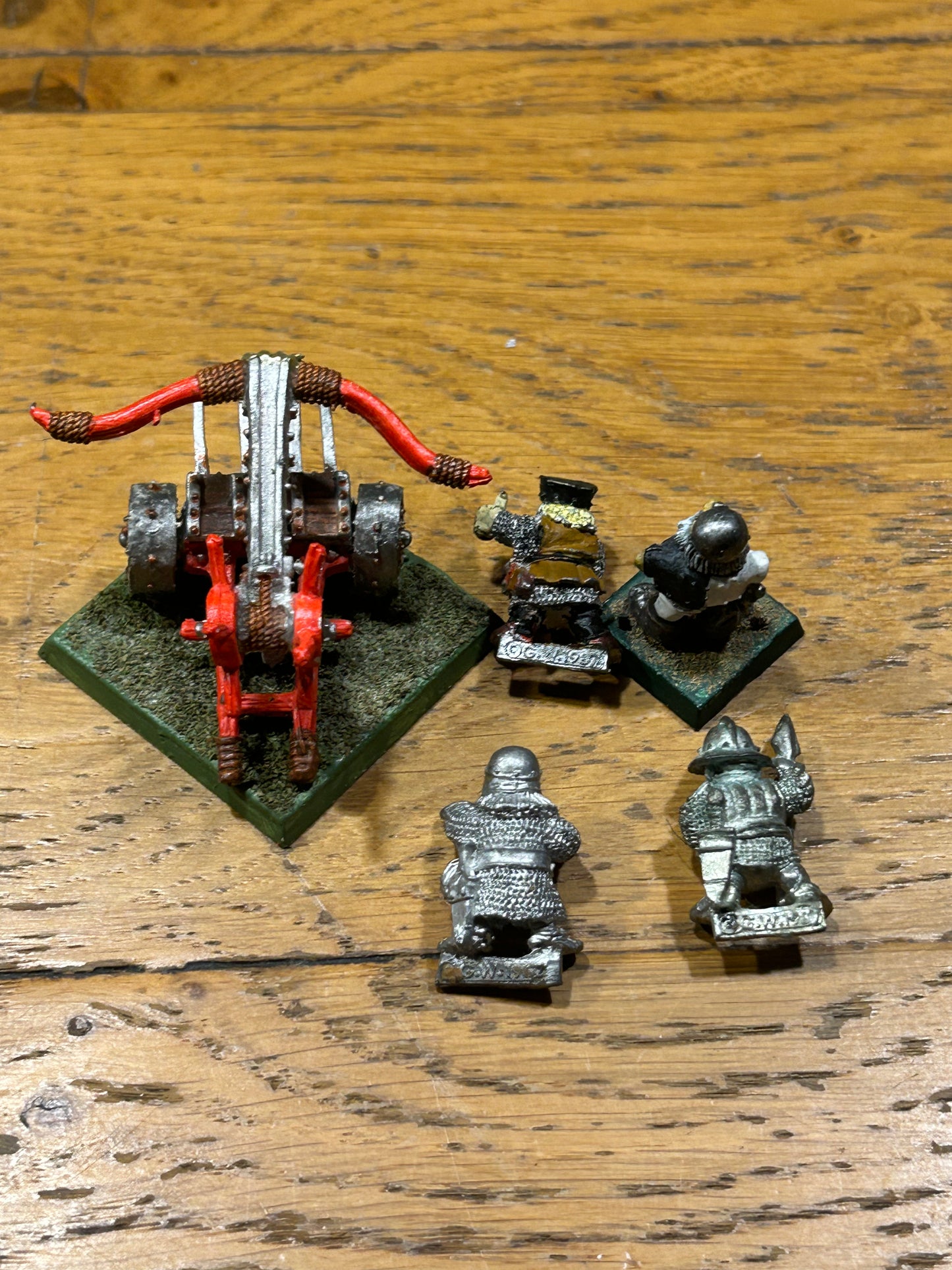 Warhammer fantasy dwarf bolt thrower and 4 crew