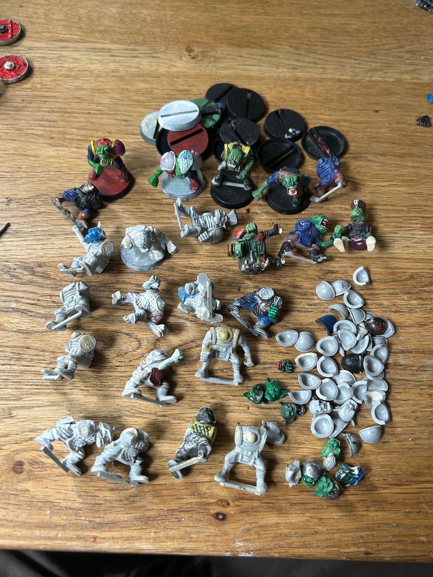 Warhammer 40k rogue trader plastic orks job lot (none complete, at least 4 have an arm that’s missing a hand) basically 23 bodies, some arms, lots of shoulder pads and enough heads.