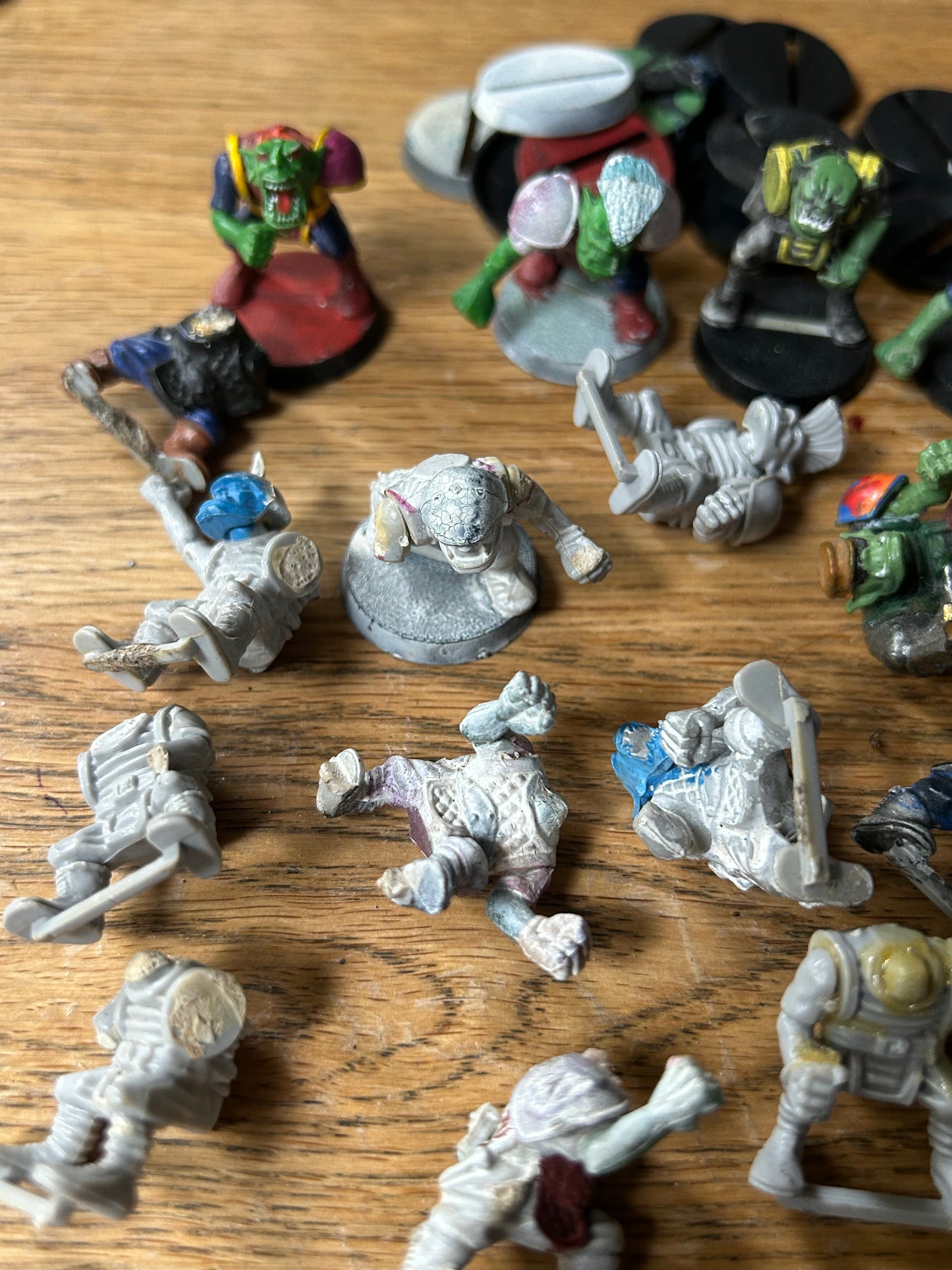 Warhammer 40k rogue trader plastic orks job lot (none complete, at least 4 have an arm that’s missing a hand) basically 23 bodies, some arms, lots of shoulder pads and enough heads.